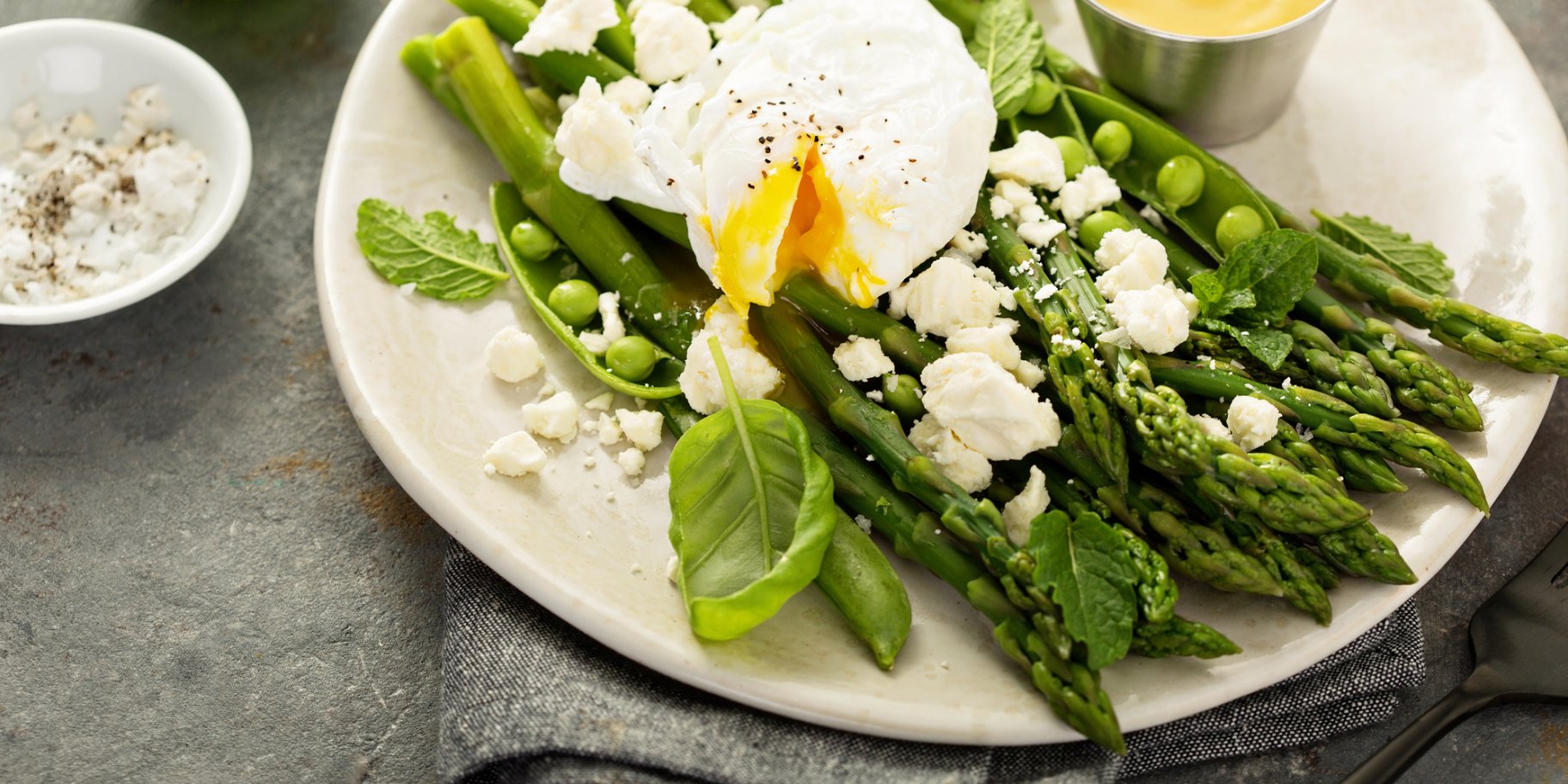 Салат со спаржей