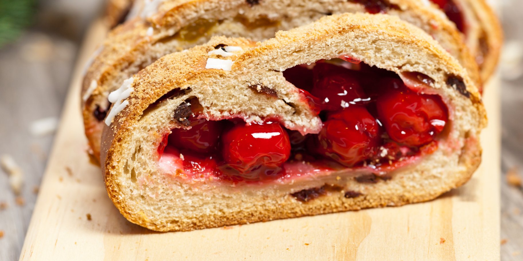 Рулет с вишней