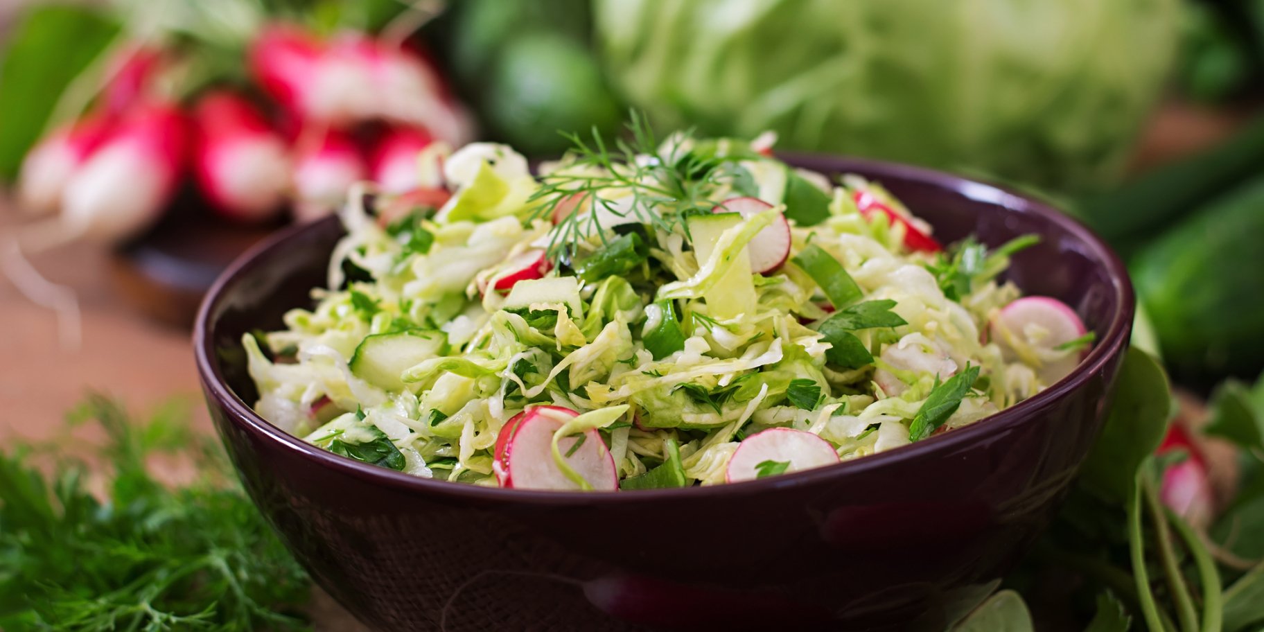 Салат с редиской и капустой