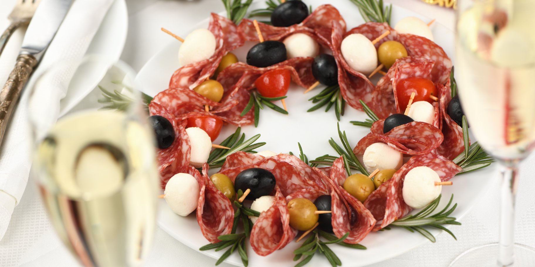 Святкова закуска з ковбасою