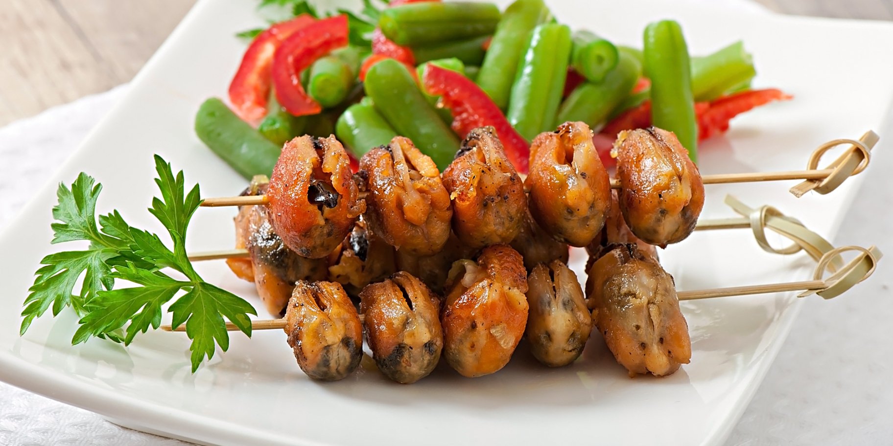 Смажені мідії на шпажках