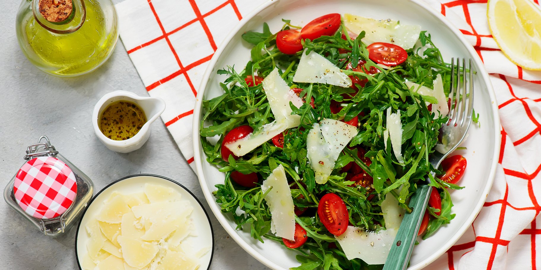 Салат з руколою і помідорами