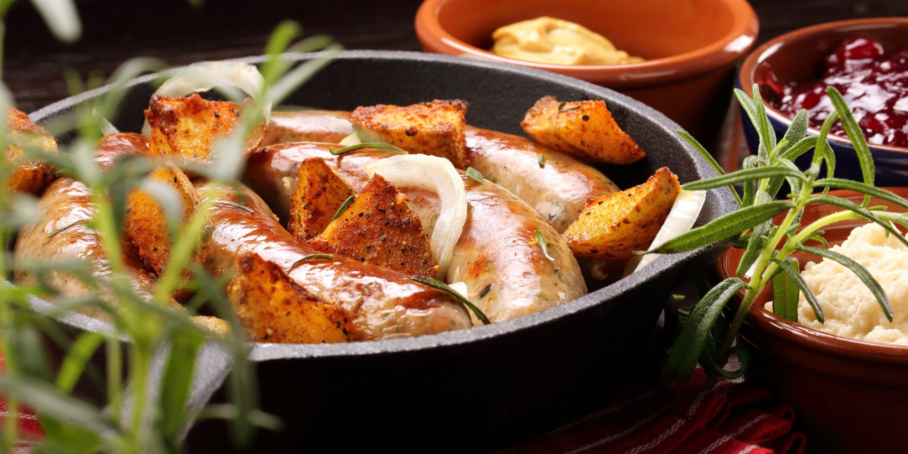 колбаски с картофелем