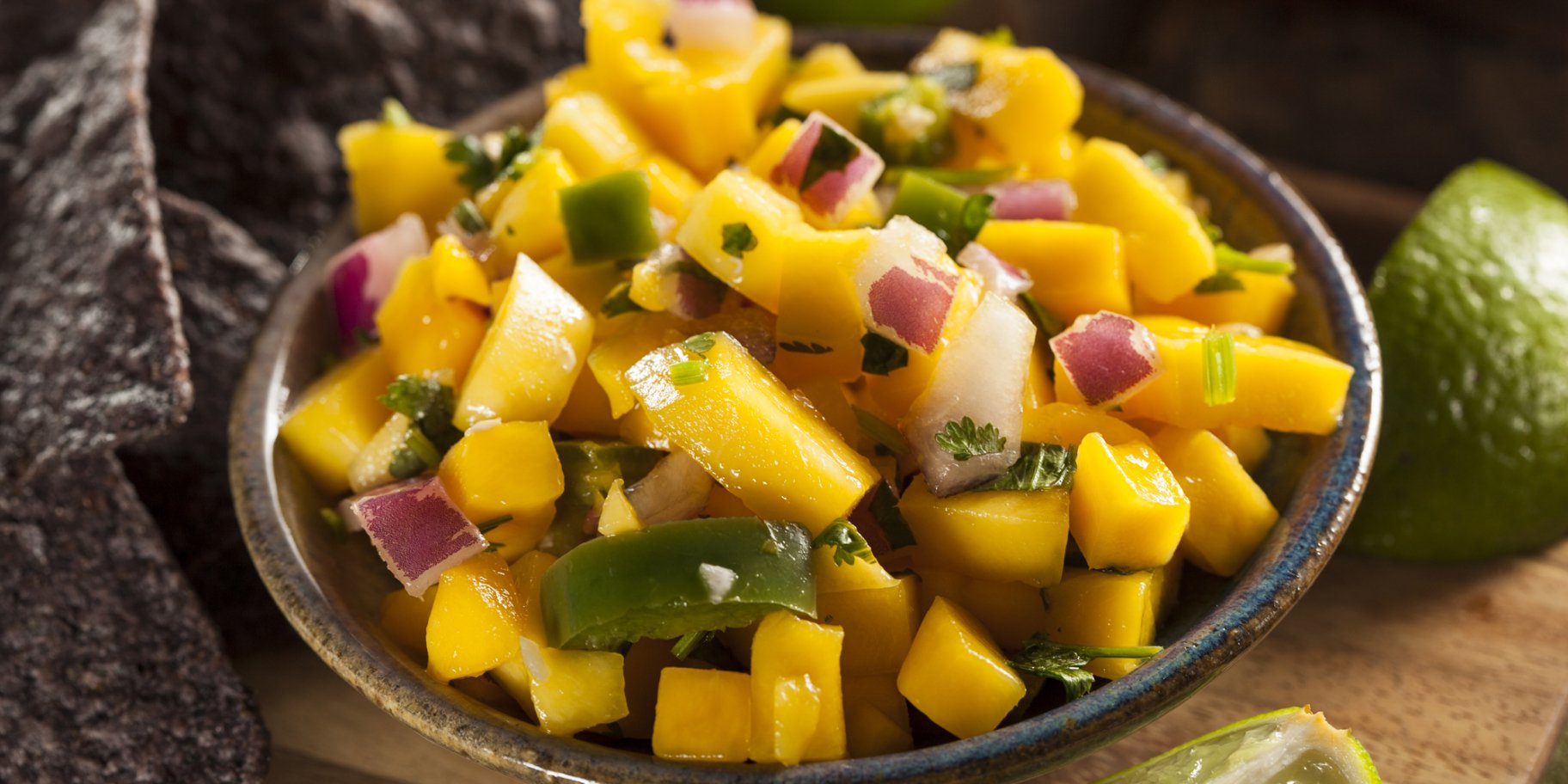 Манго з цибулею і перцем