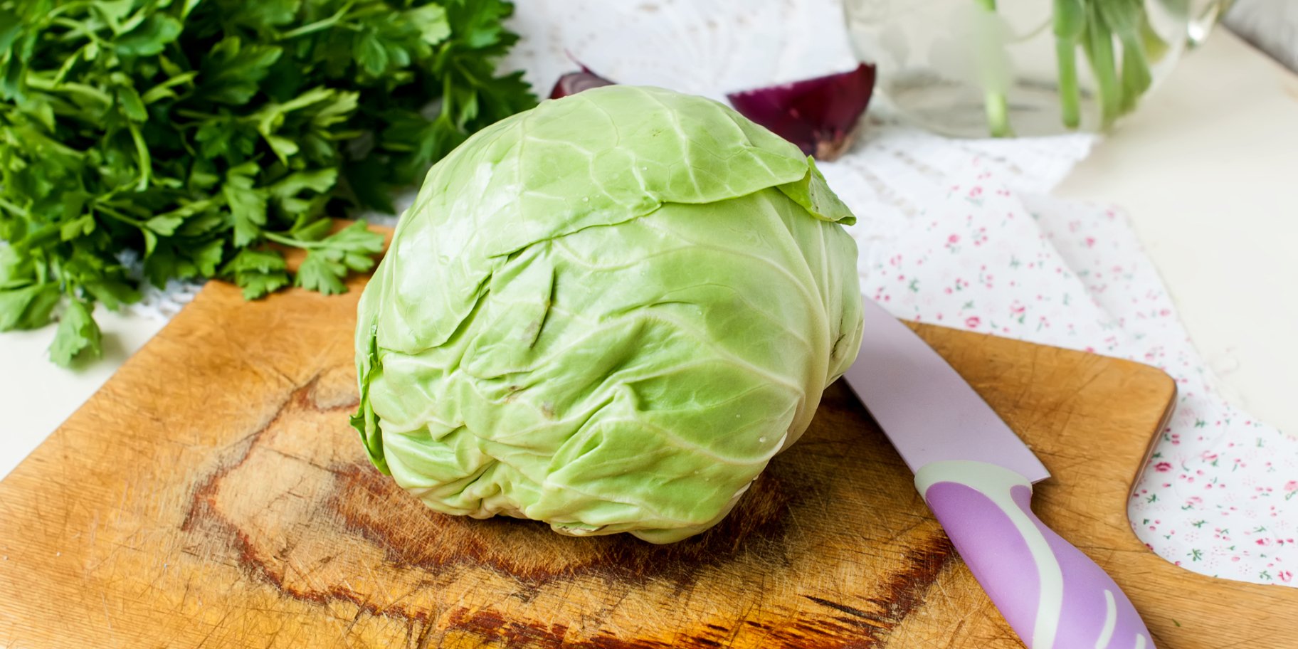 Ціла запечена молода капуста