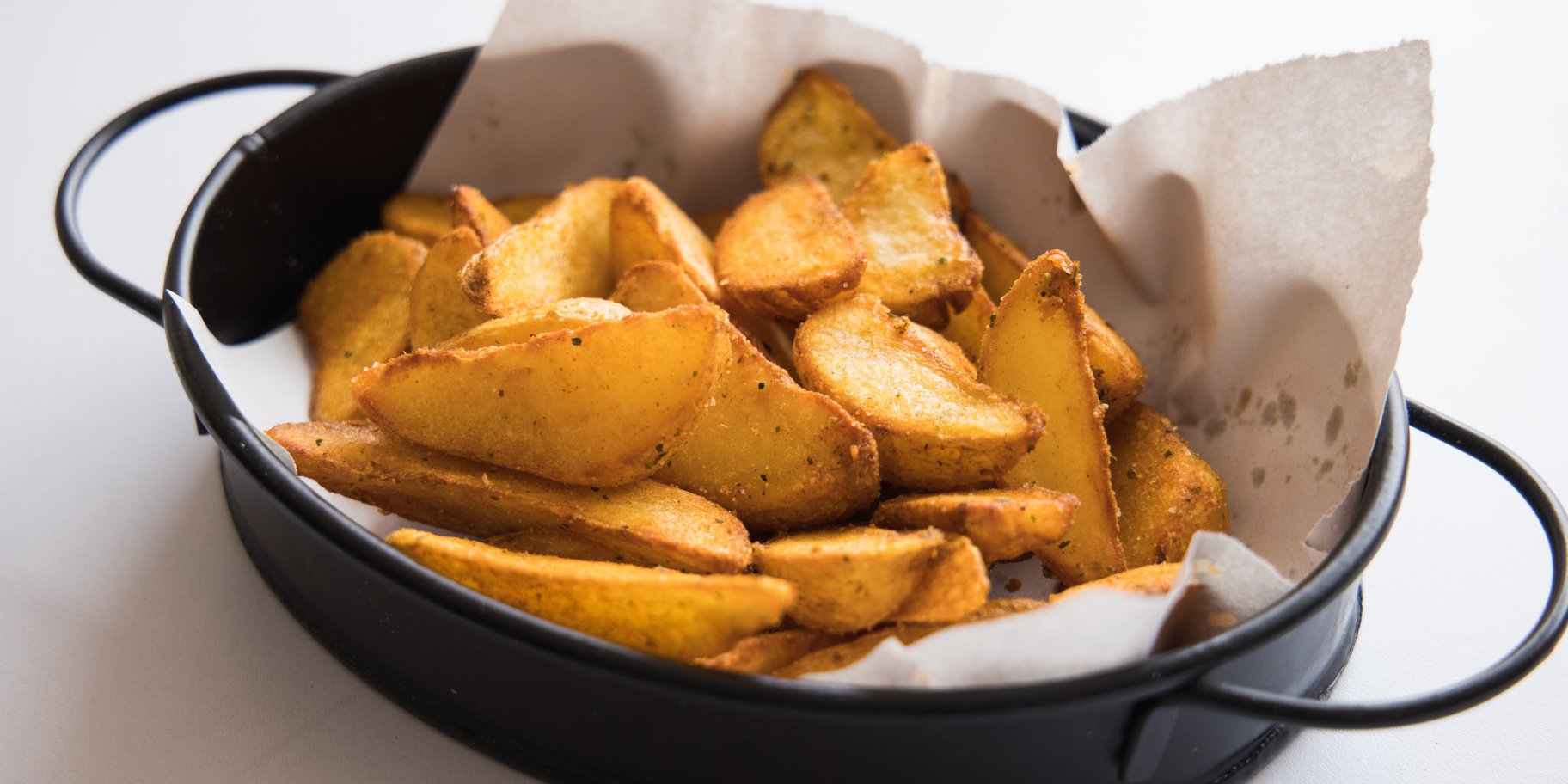 Молода картопля, запечена із сиром