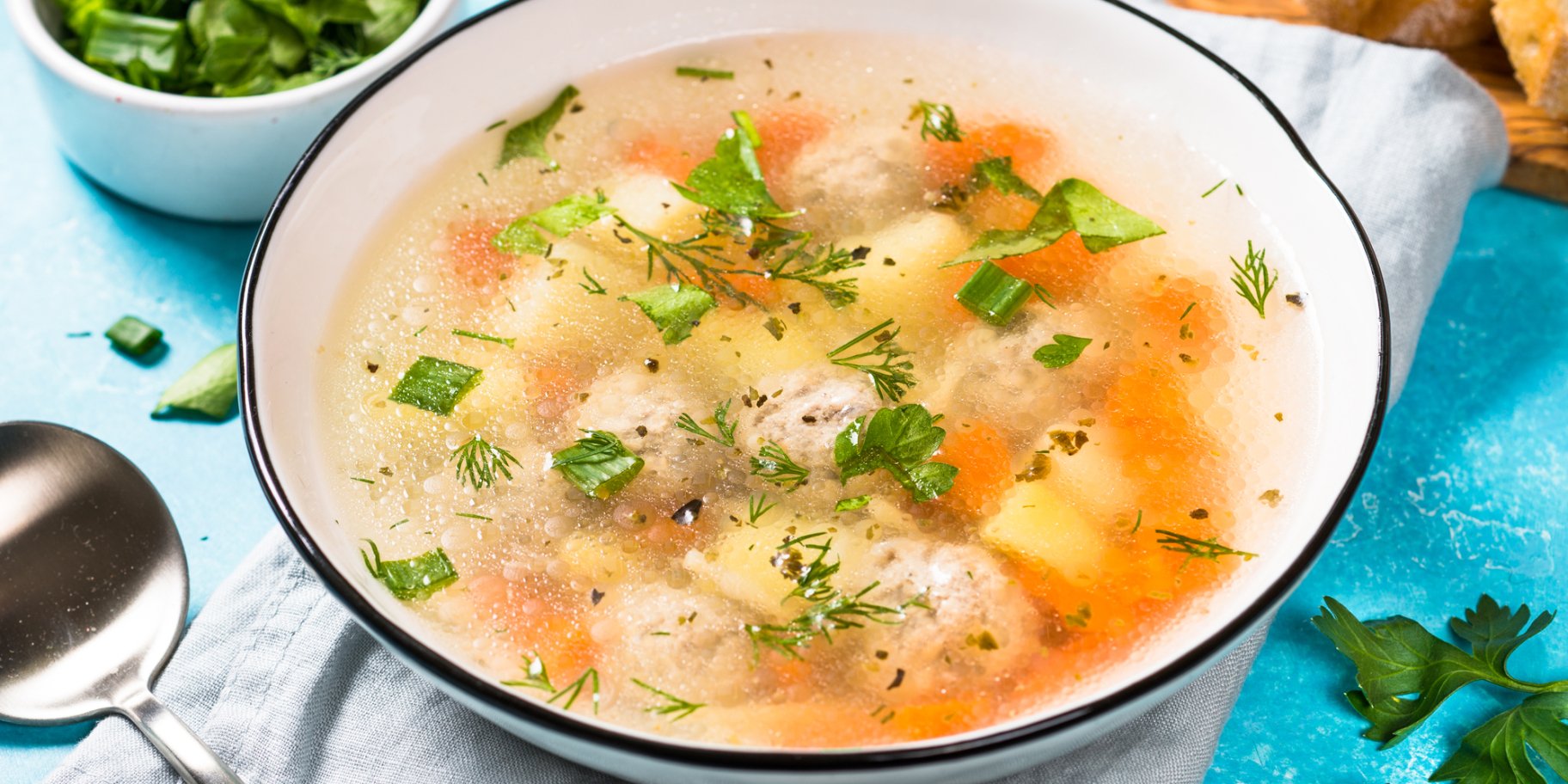 Суп з фрикадельками та рисом