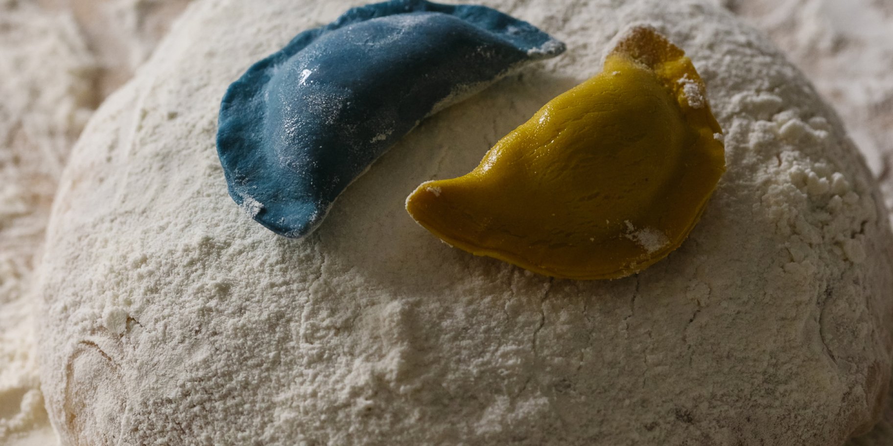 Сині вареники з квасолею