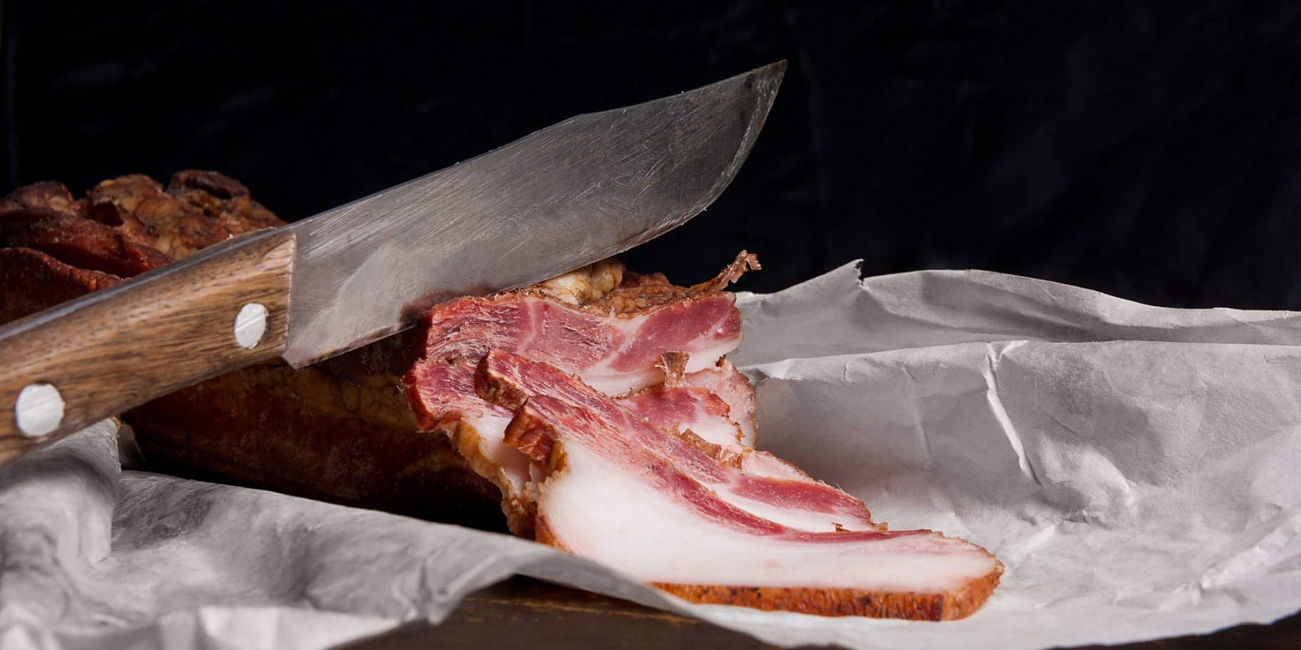 Сало в розсолі з чорносливом