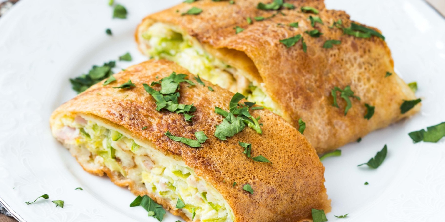 Млинці з пореєм, беконом і сиром