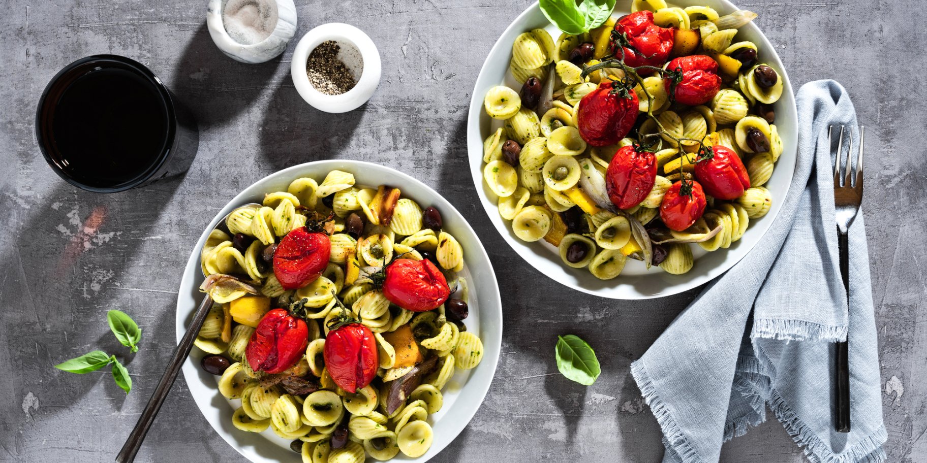 Паста "вушка" з томатами