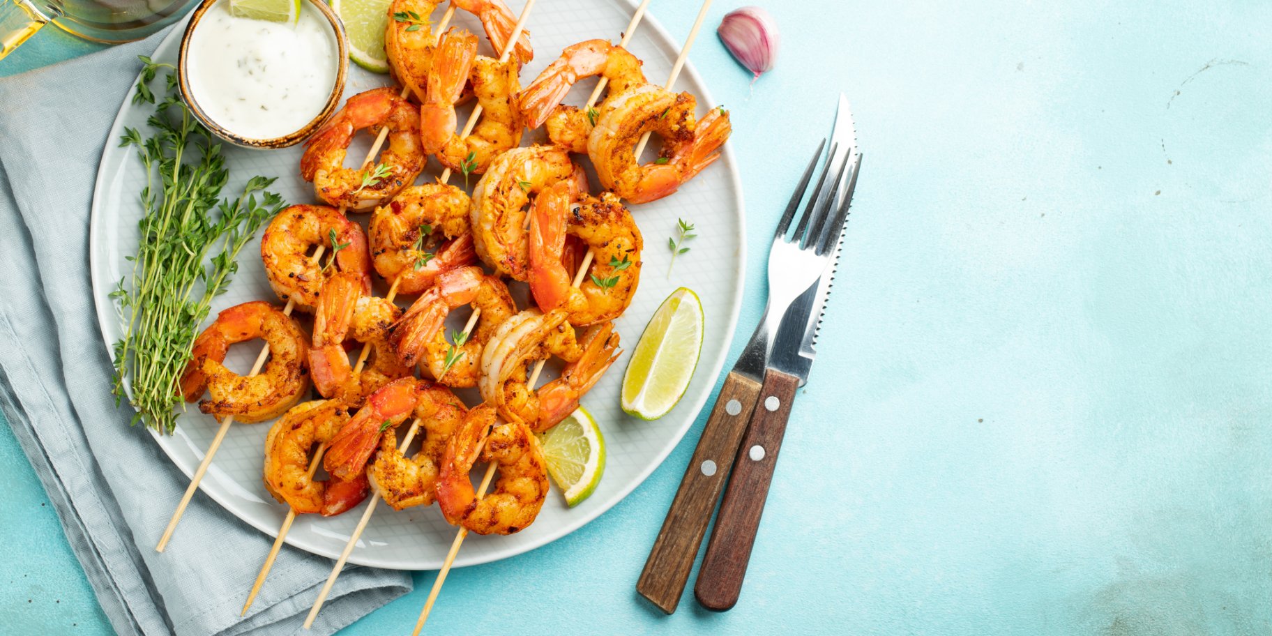 Острые креветки на шпажках