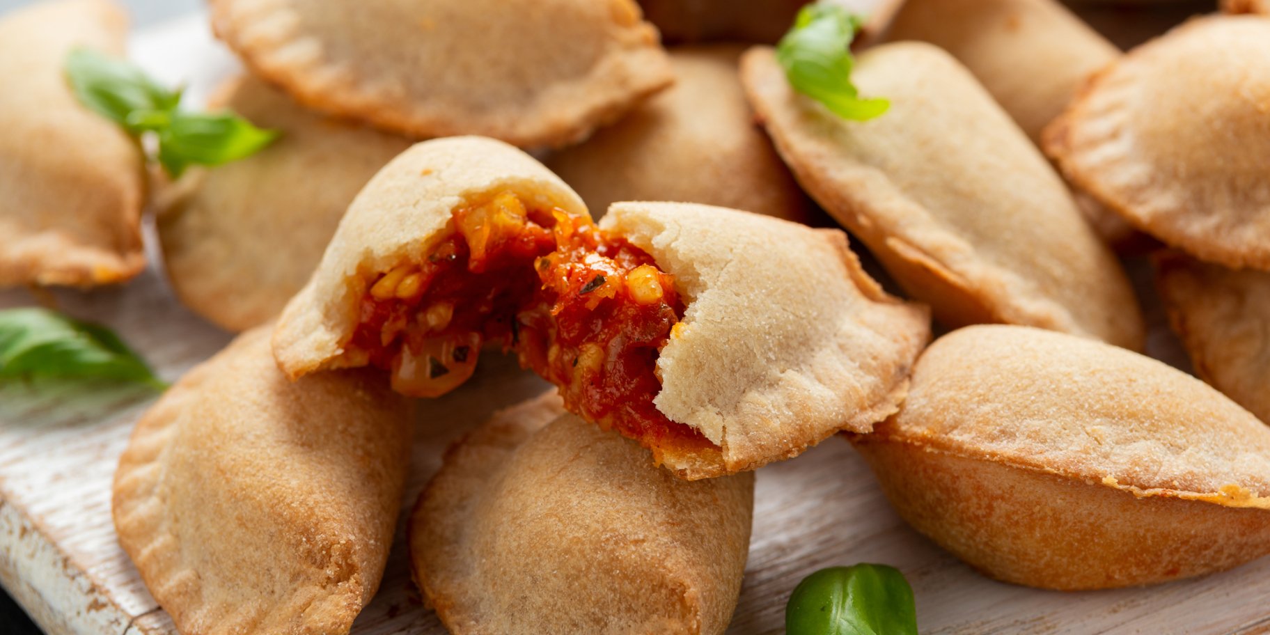 Мини-кальцоне с курицей