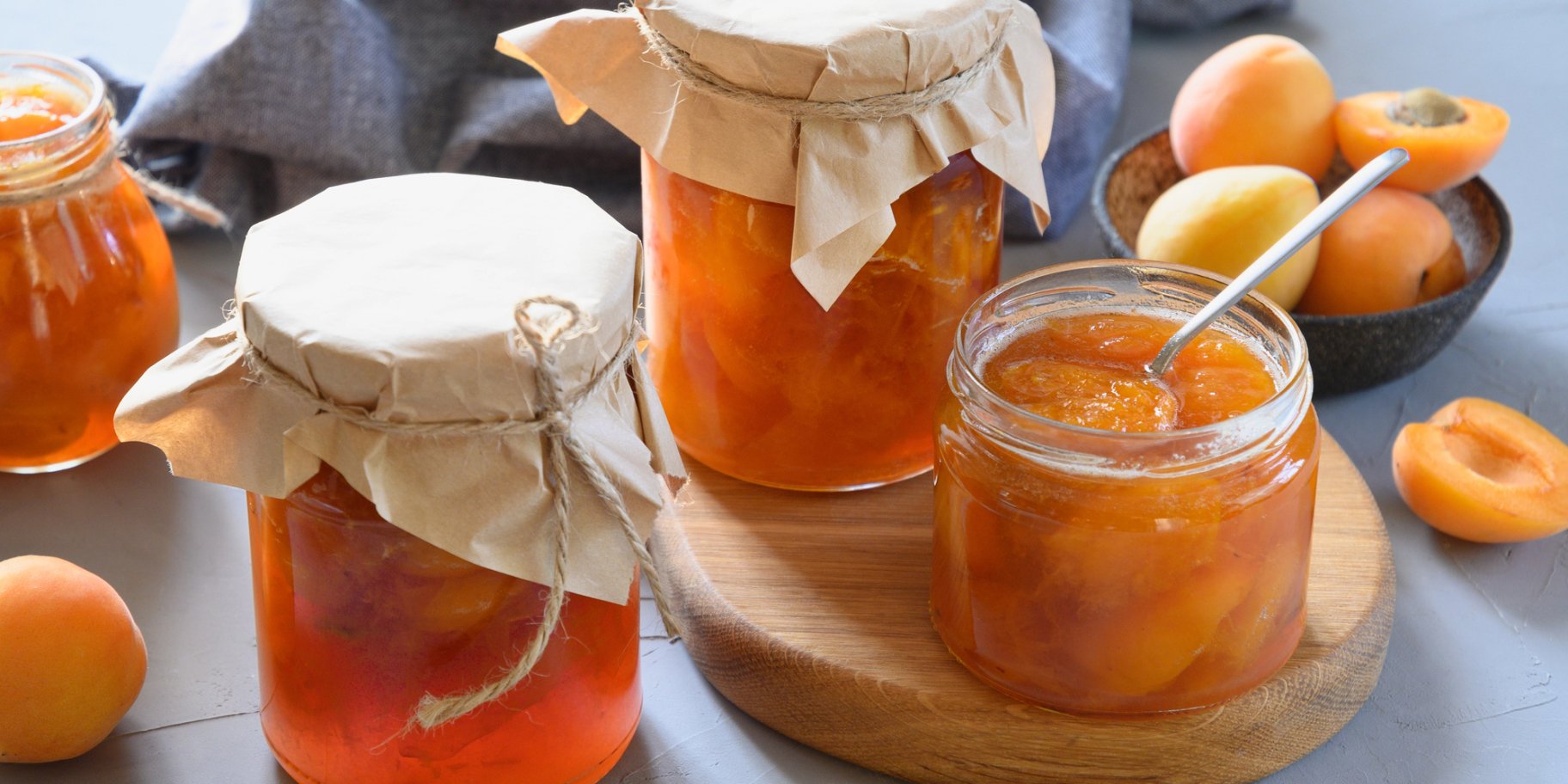 Абрикоси на зиму половинками