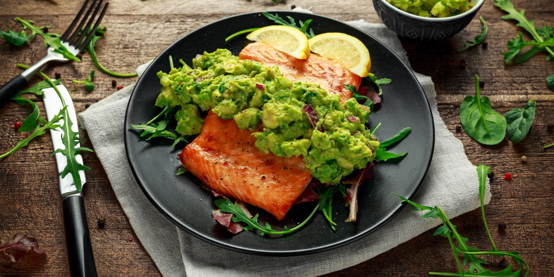 Лосось з кокосово-авокадовим соусом