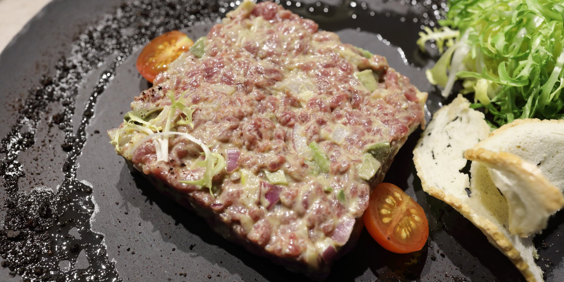 Тартар з ягнятини і авокадо