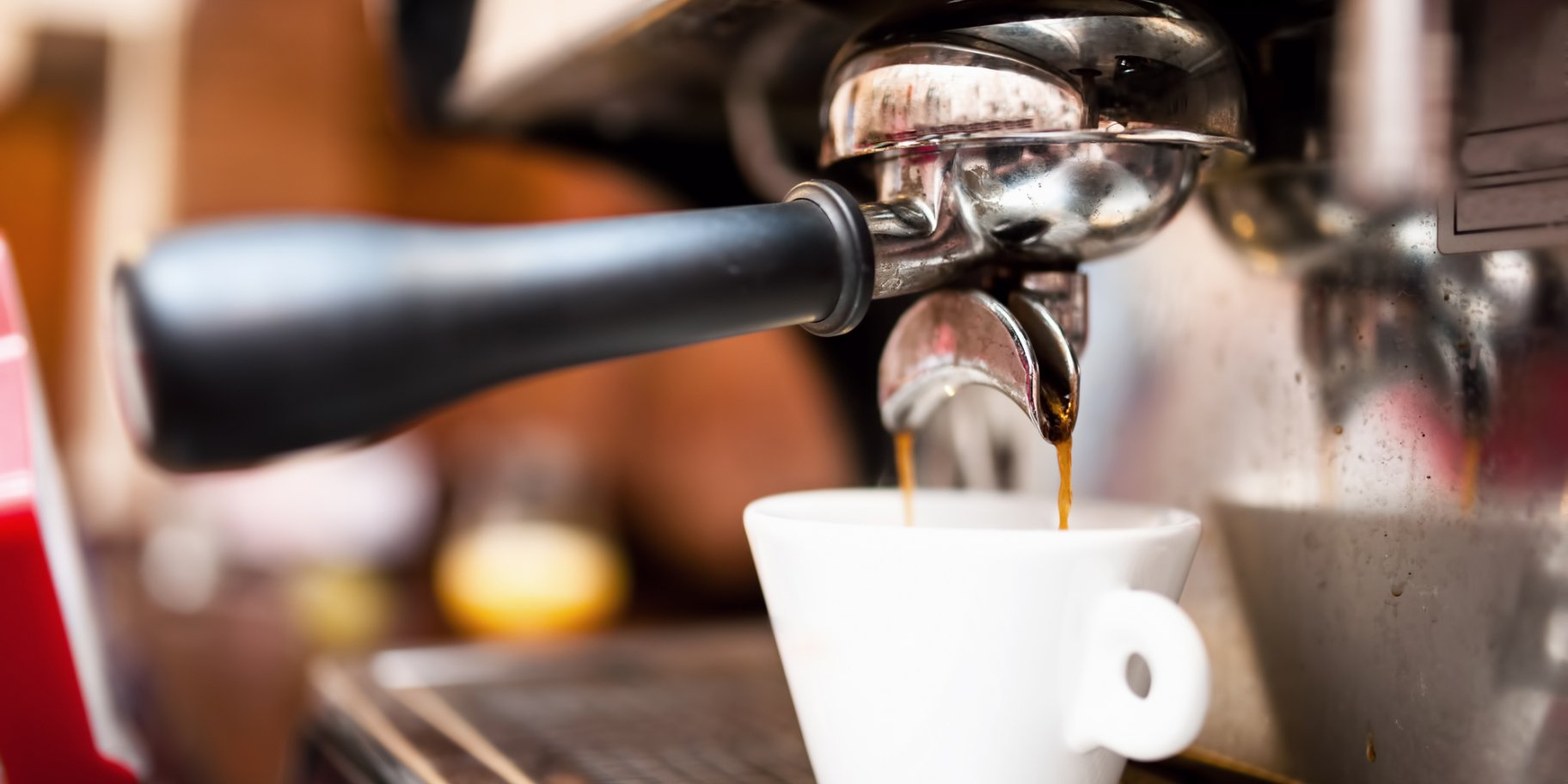 Чашка еспресо в еспресо-машині