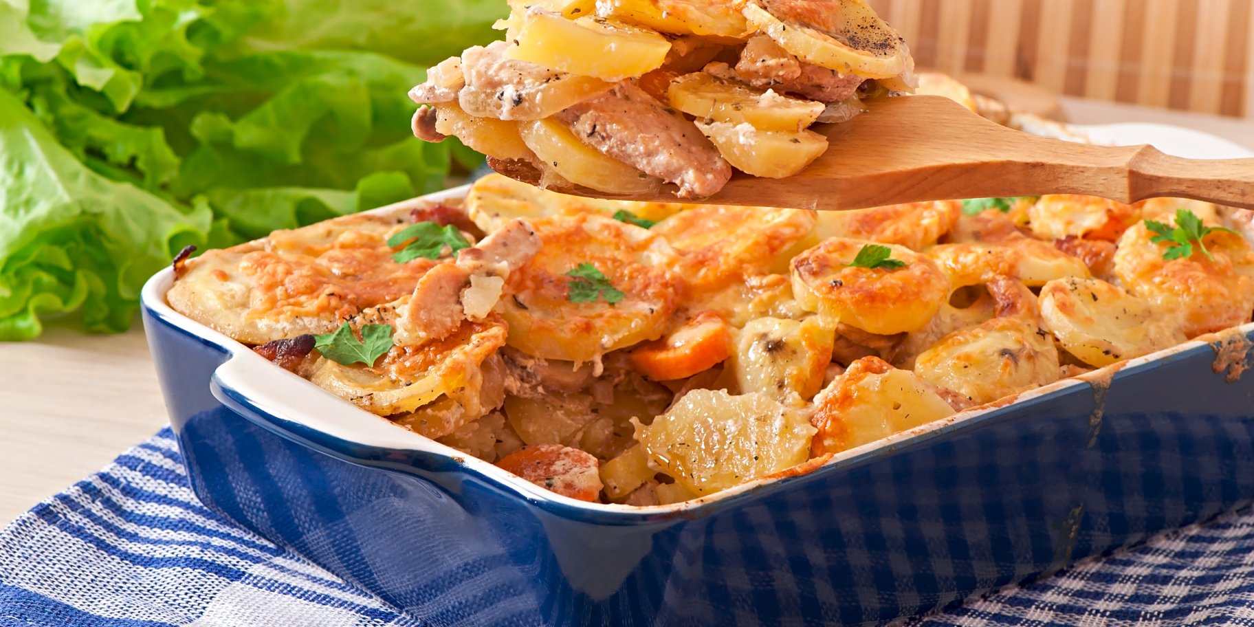 Картофельная запеканка с сардельками