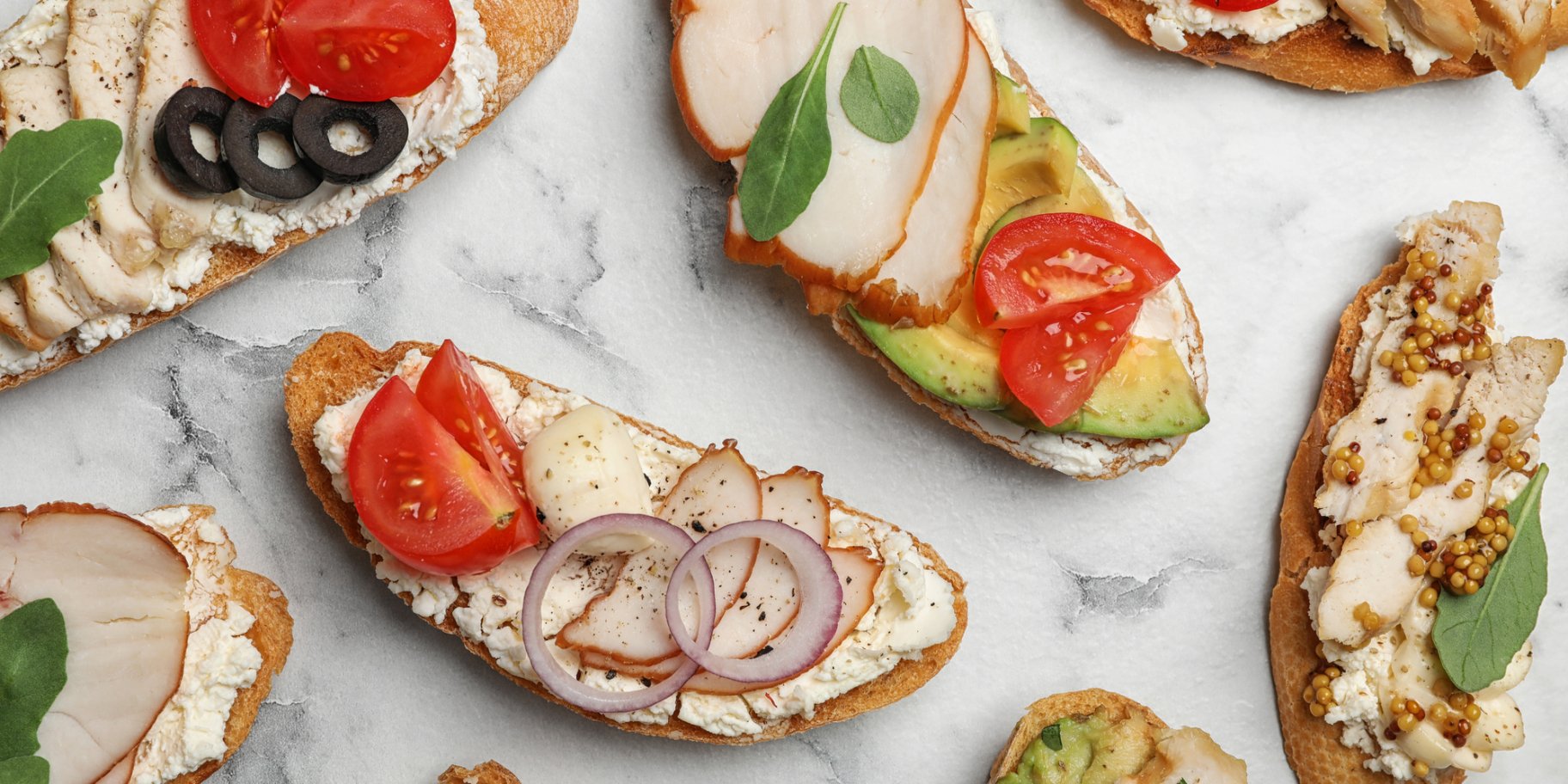 Брускета з копченою куркою