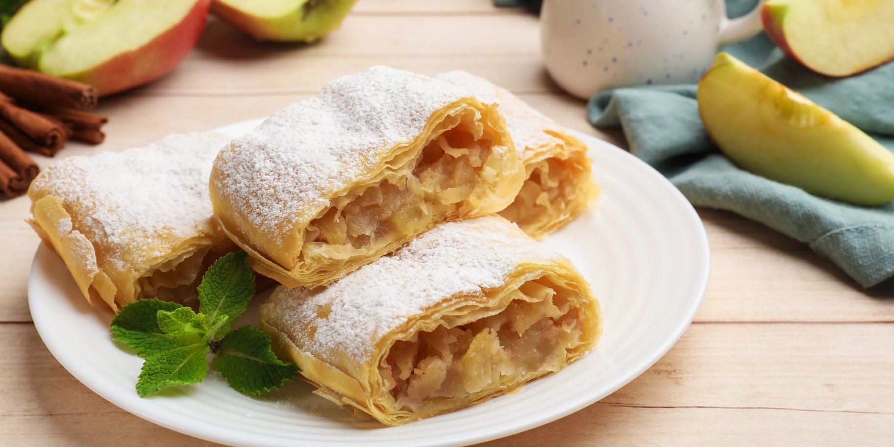 Слойки з яблуками з тіста філо