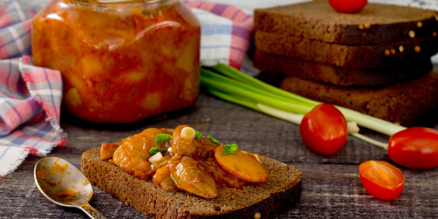 Консервированная фасоль с баклажанами