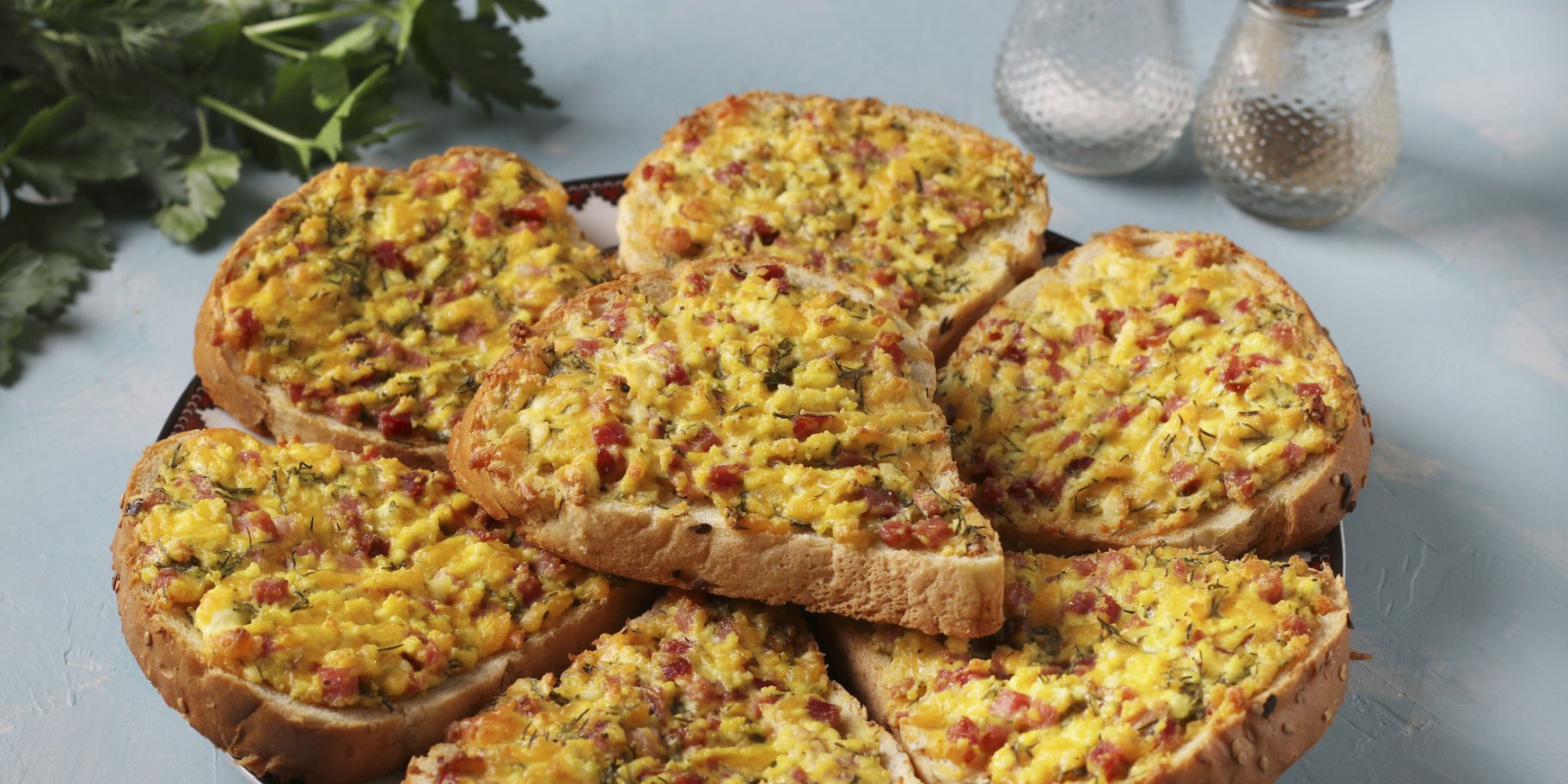 Гарячі бутерброди під сиром