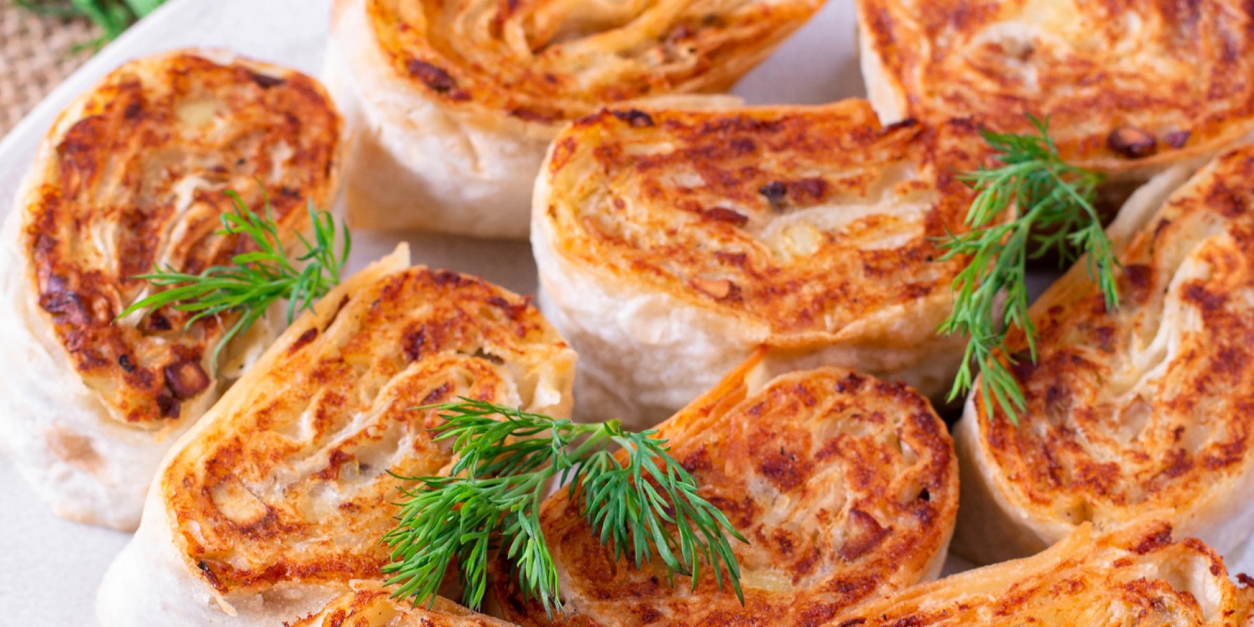 Закуска з лаваша з куркою і плавленим сиром