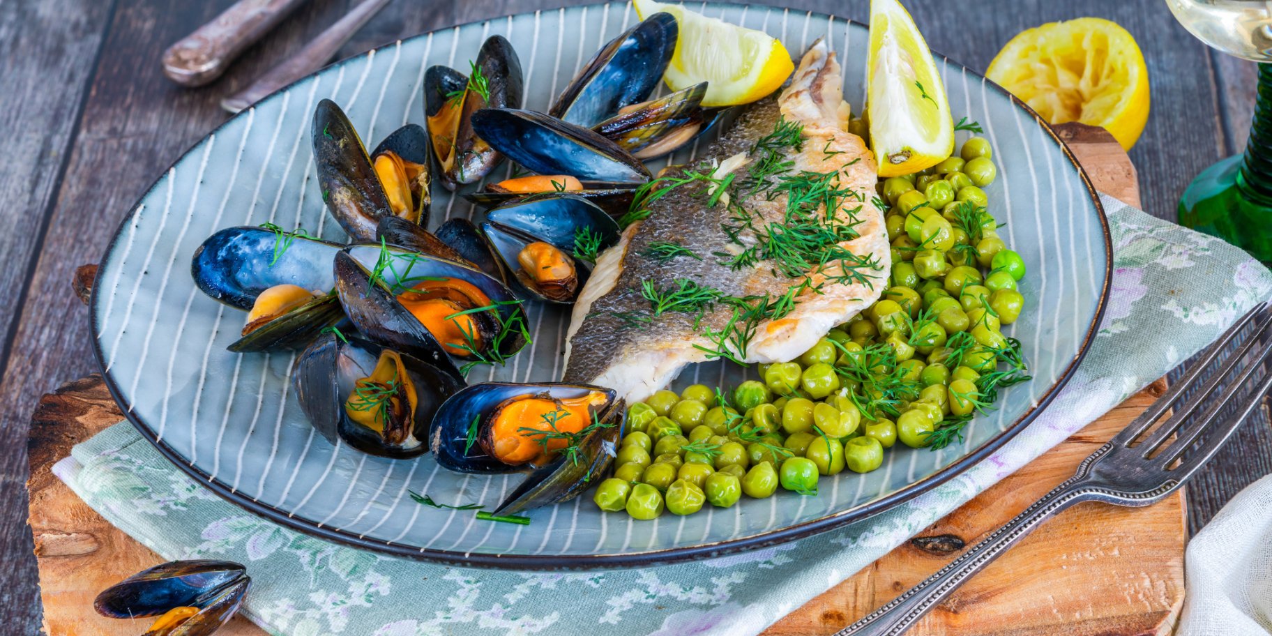 риба з зеленим горошком