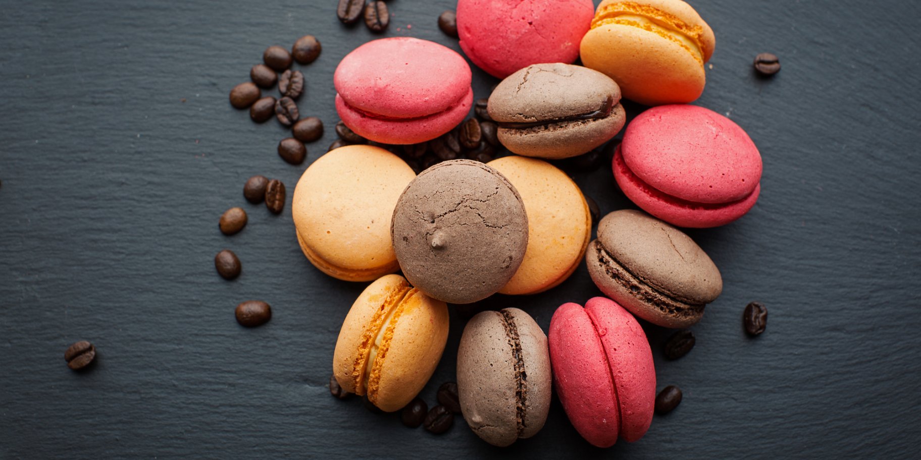 Асорті тістечок макарон