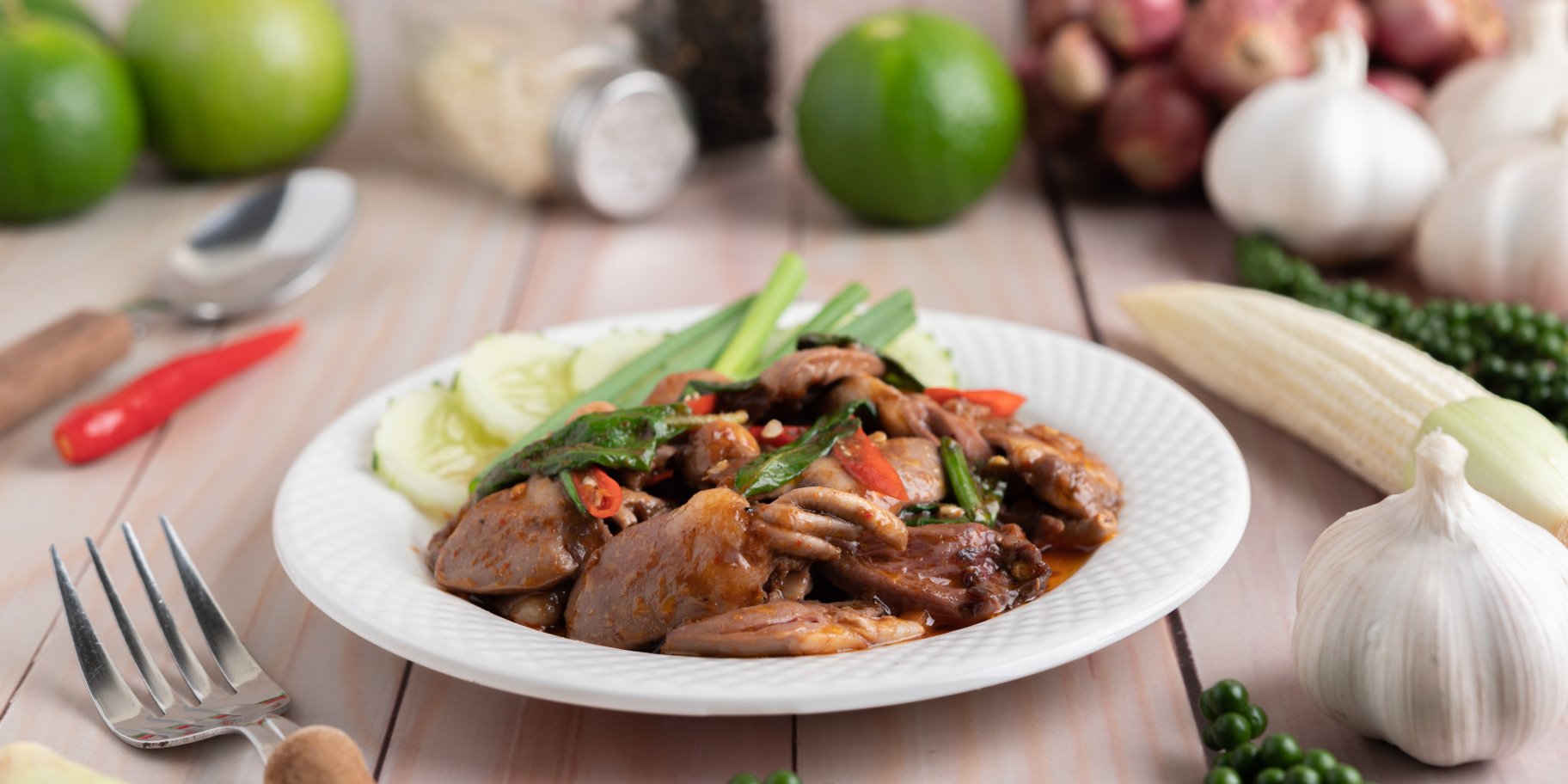 Курячі сердечка з базиліком