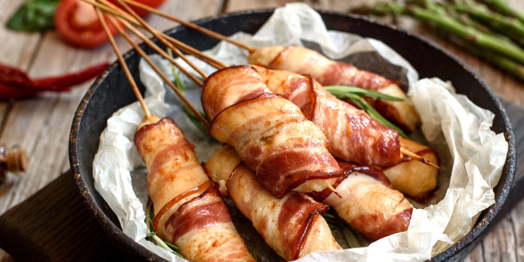 Рулети з лаваша і бекону