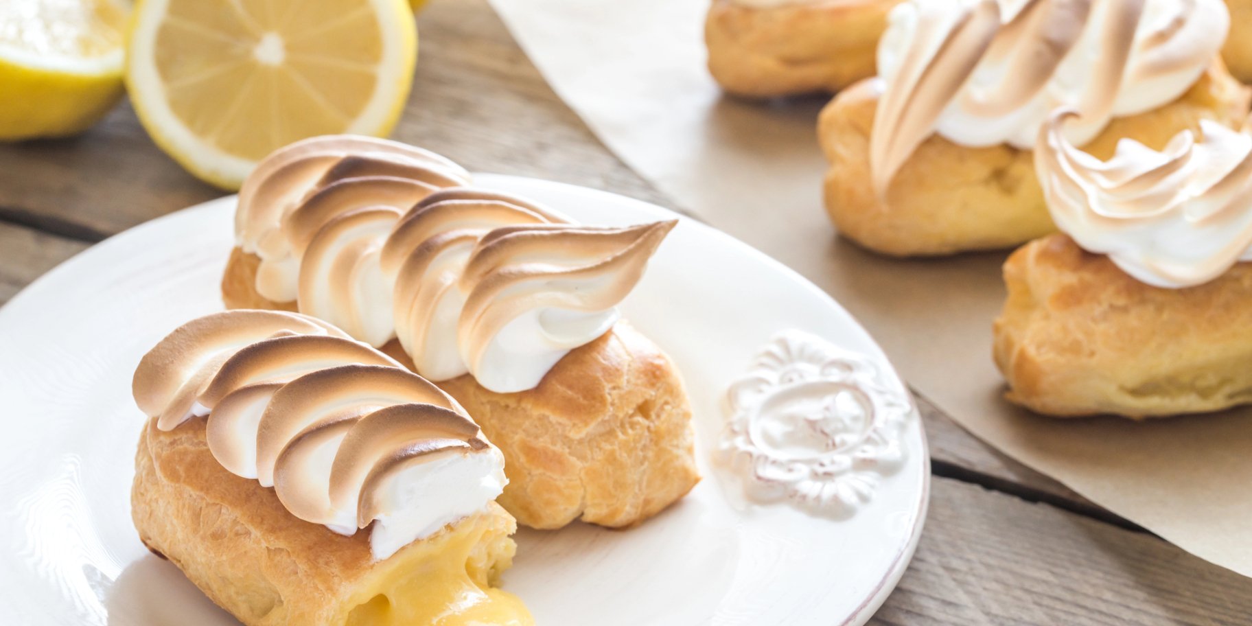 Еклер із заварним кремом