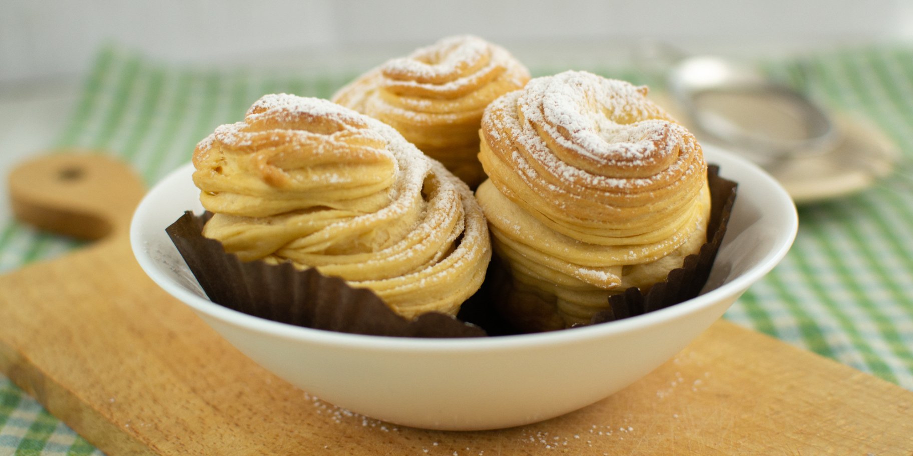 Крафіни з цукровою пудрою