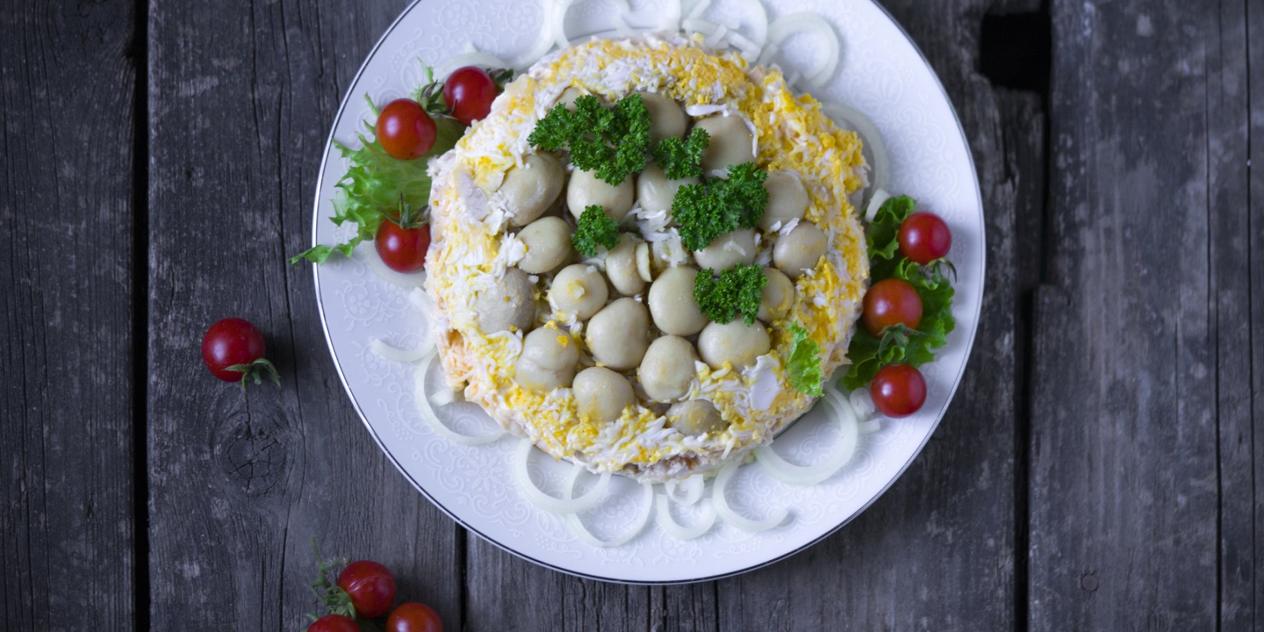 Салат с маринованными грибами