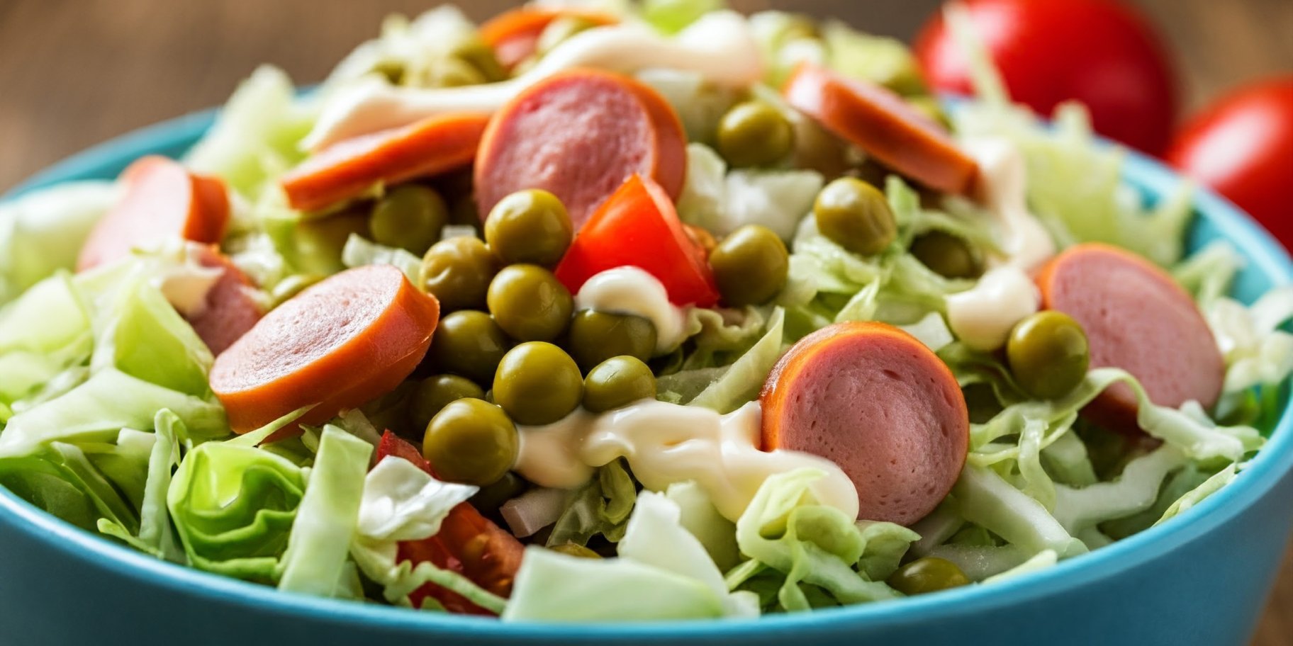 Салат з ковбасками