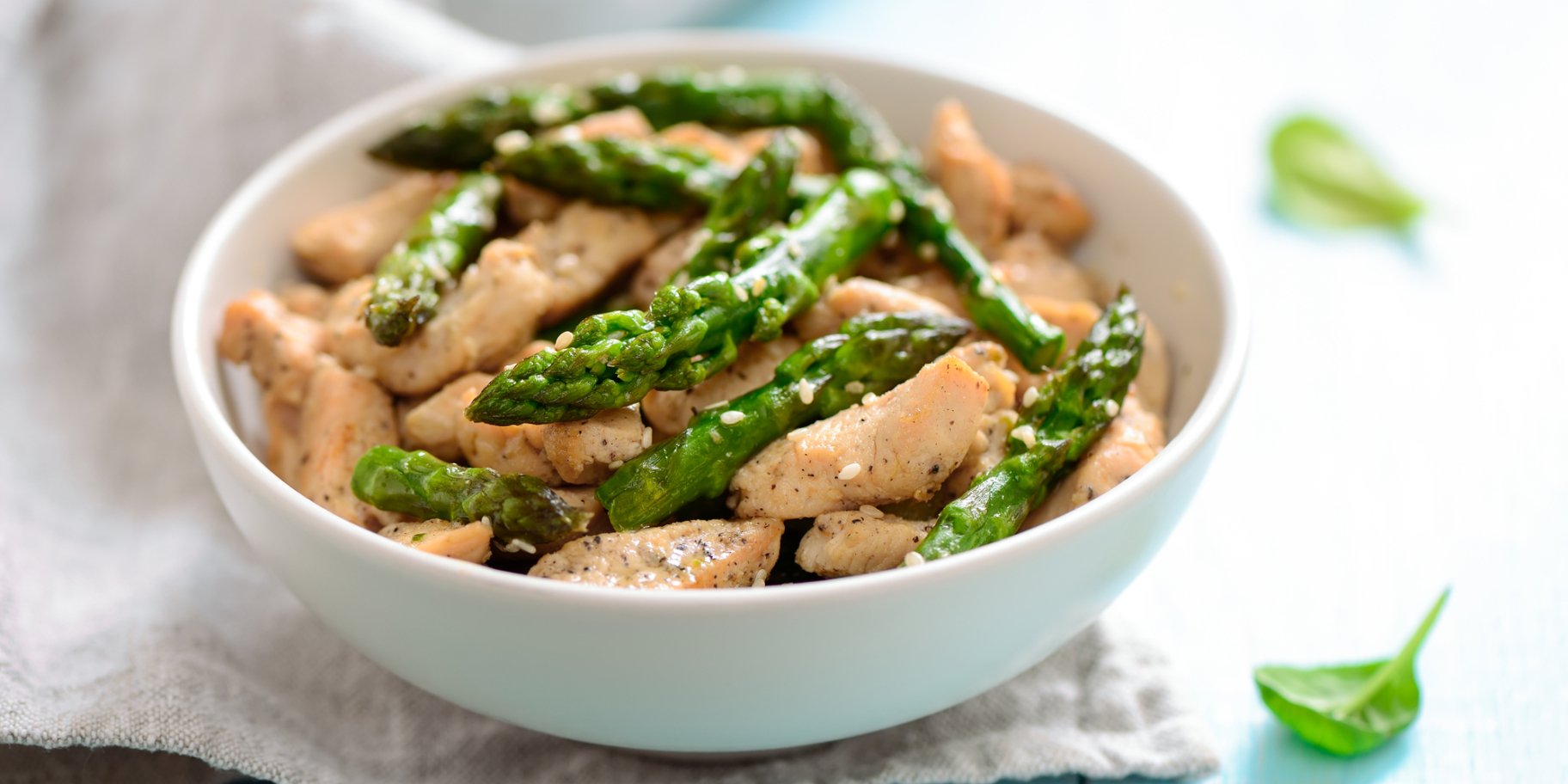 салат з курки та спаржі