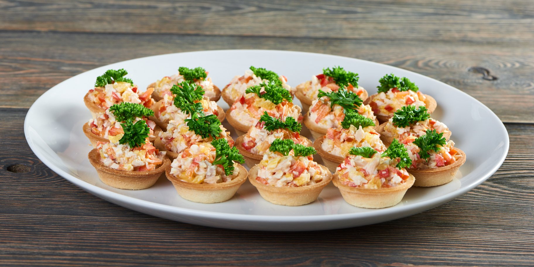 Закусочные тарталетки с яйцами и креветками