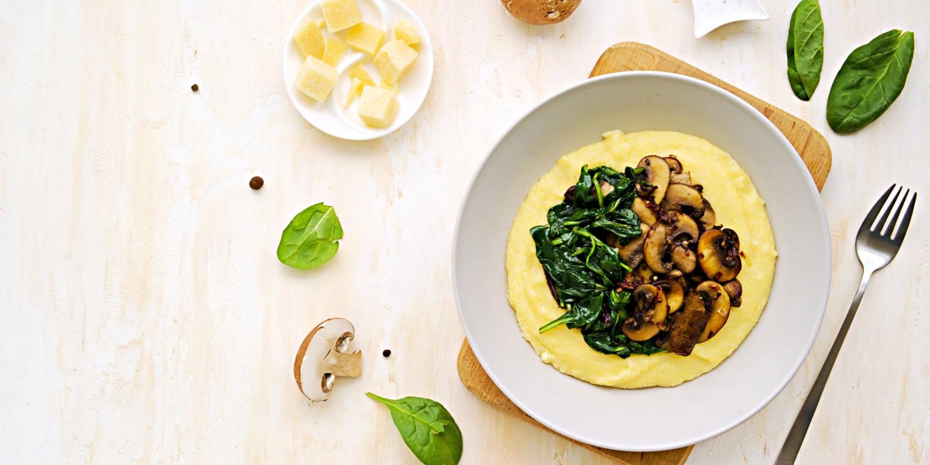 Кукурудзяна каша зі шпинатом і грибами