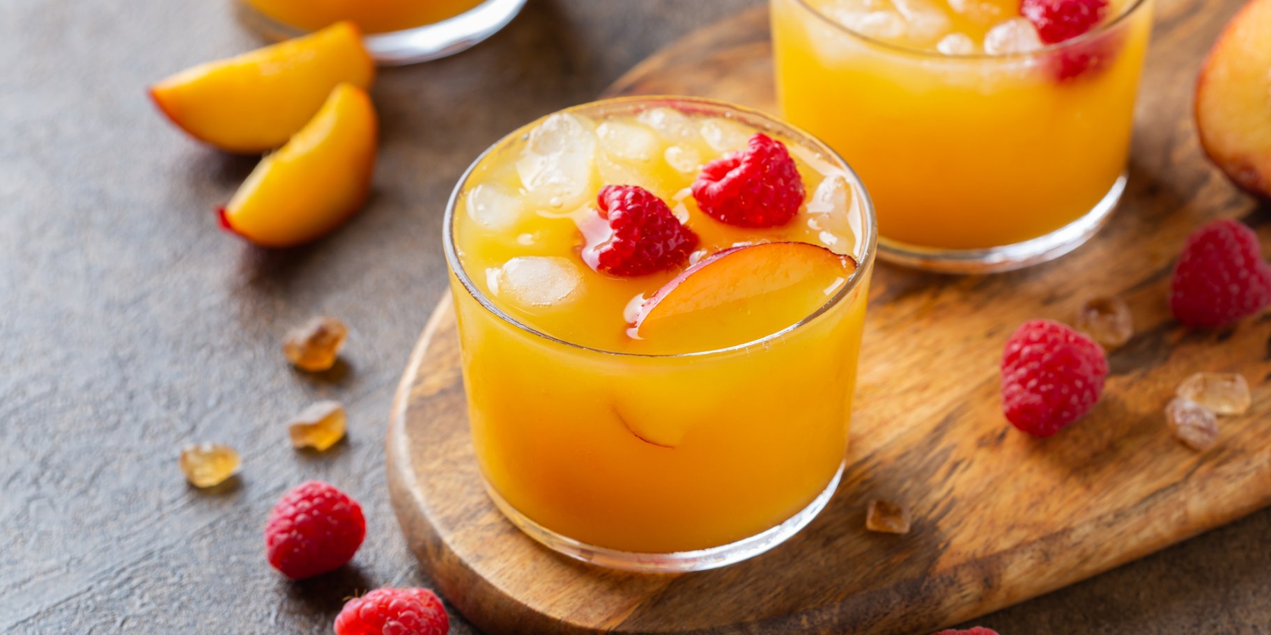 Сангрія з нектаринами