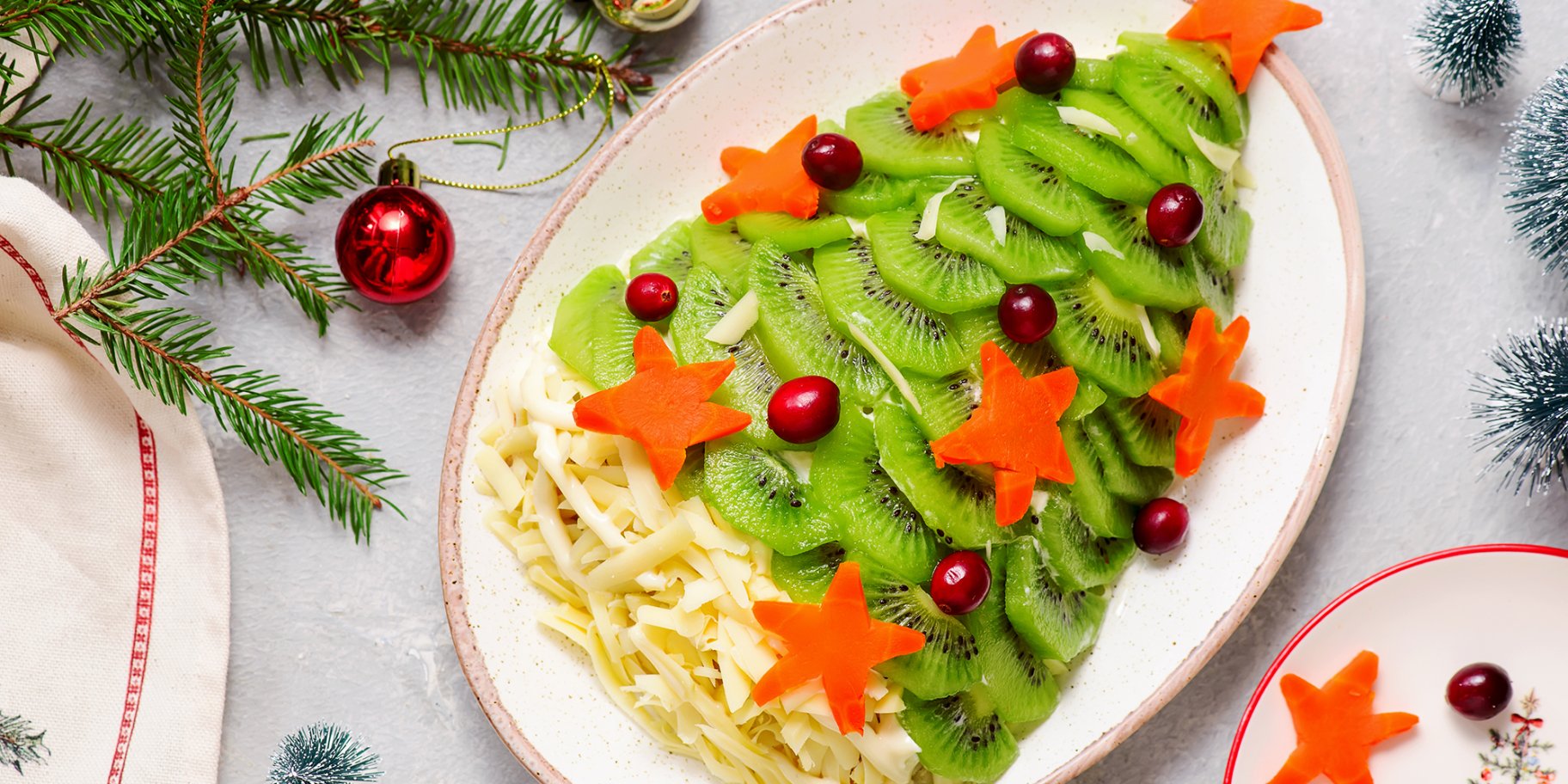 Салат ялинка з ананасами