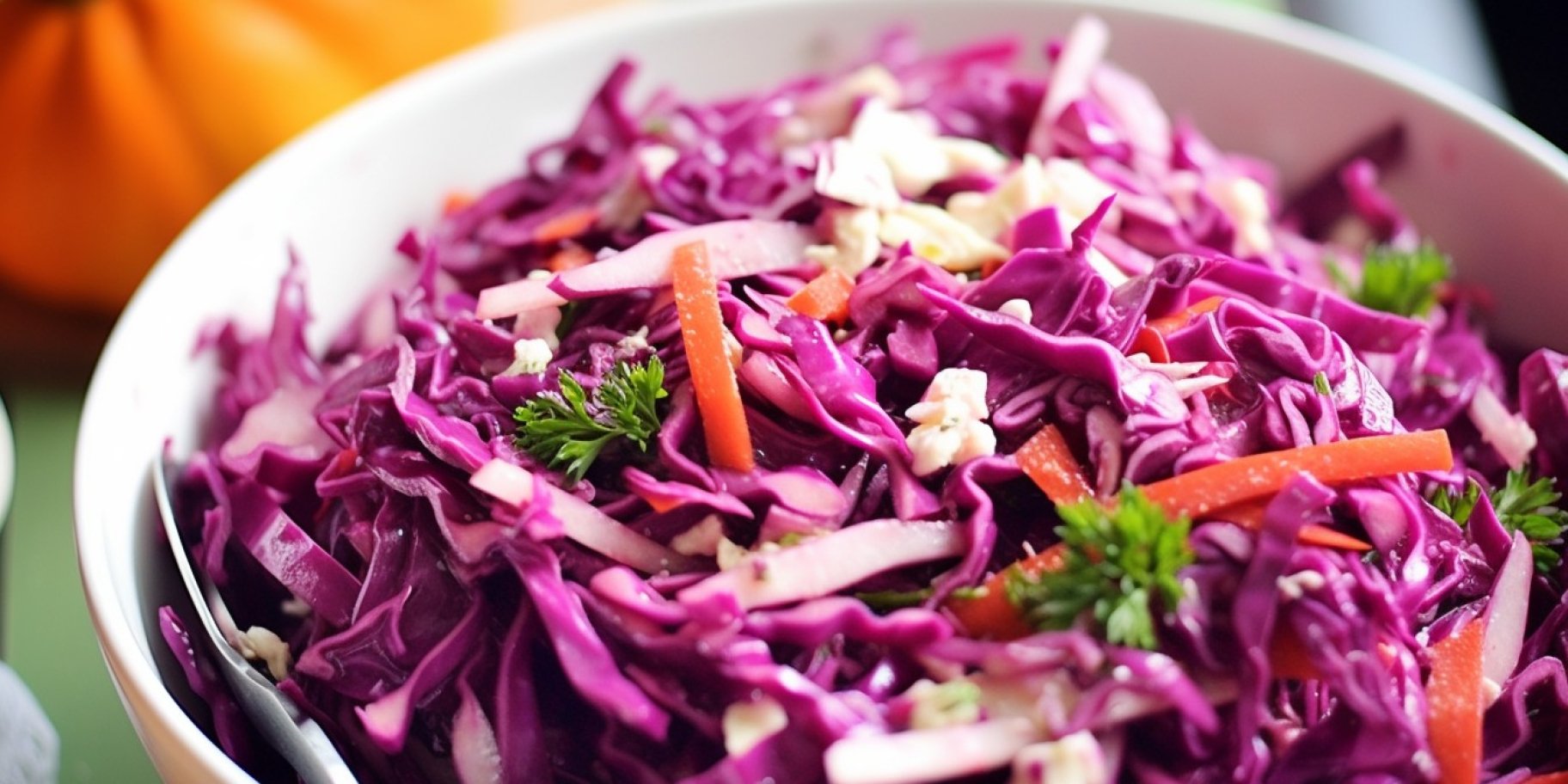 Салат із червоної капусти та хрону
