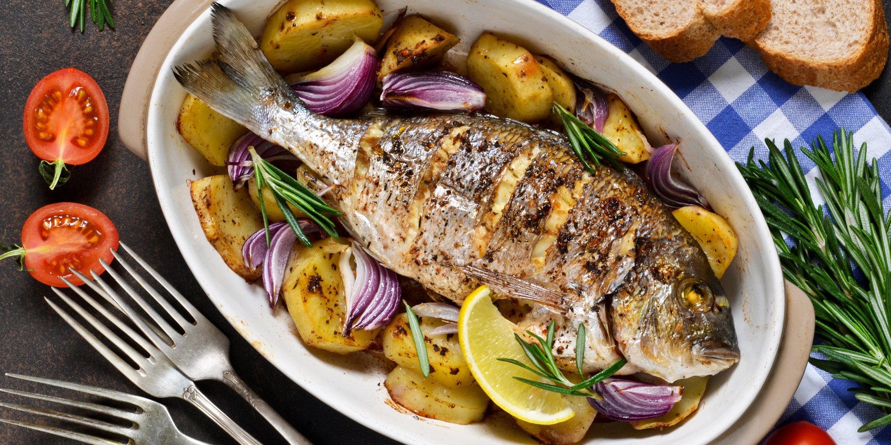 Дорадо в соєво-медовому соусі