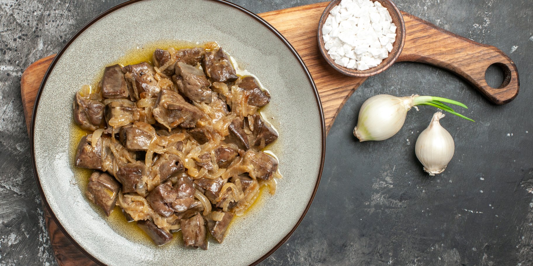 Печінка, смажена з цибулею