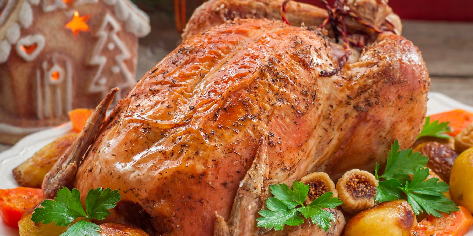 Запеченная курица по-польски с сухофруктами