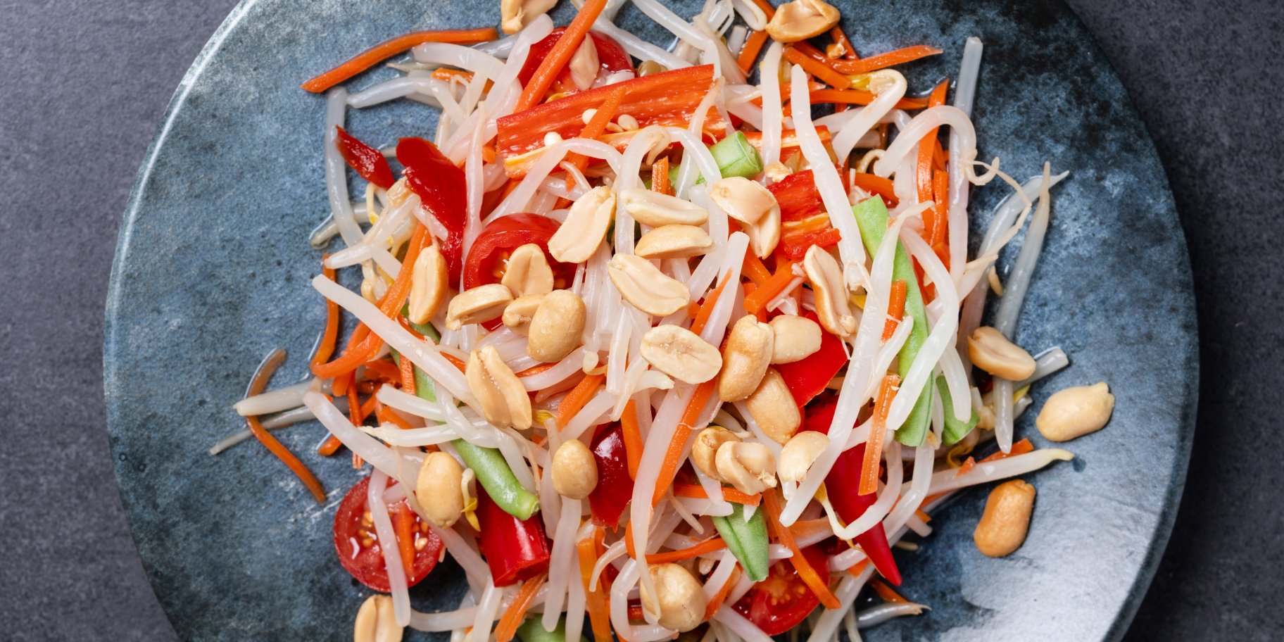 Салат із пророщених паростків сої