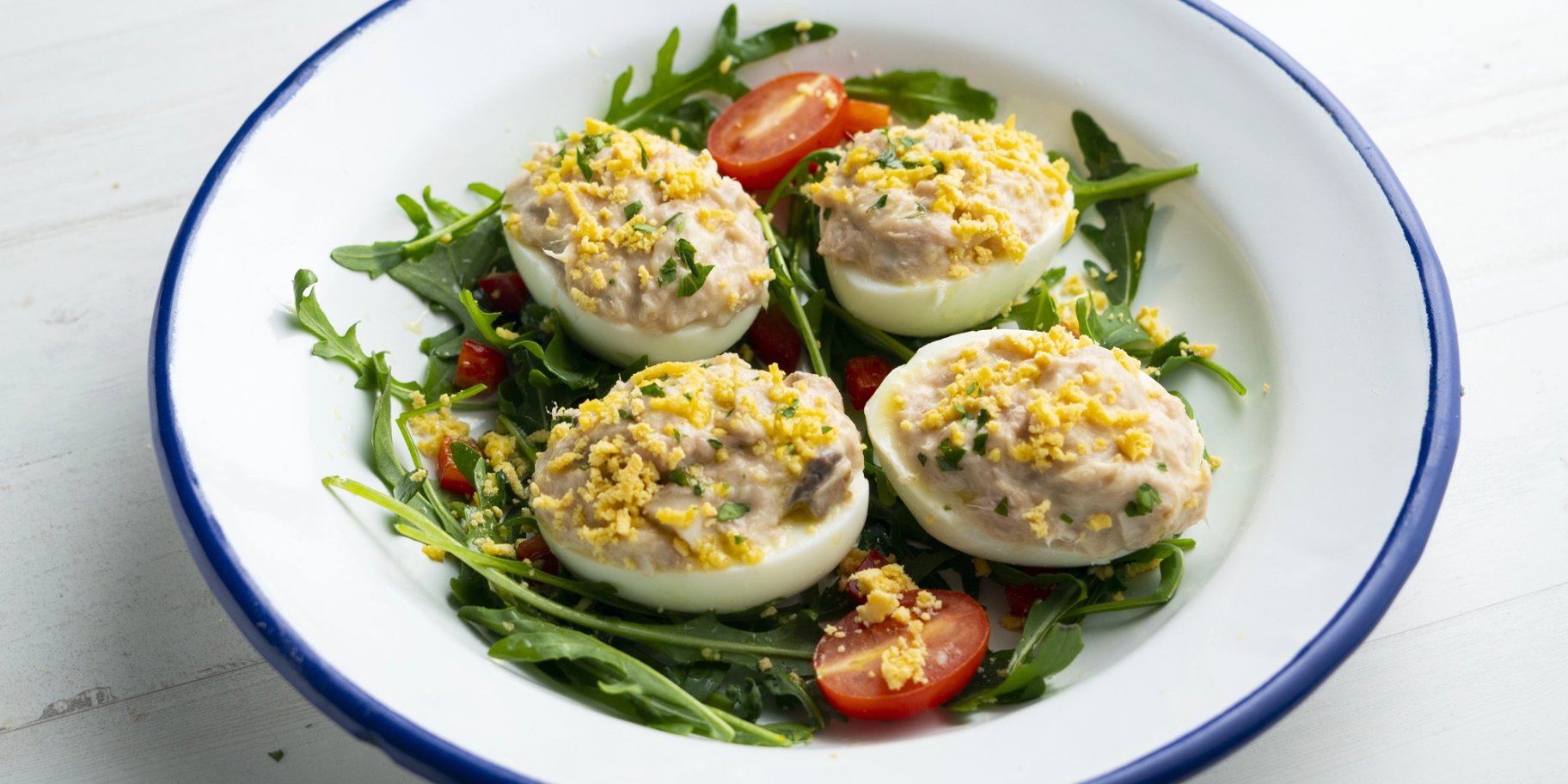 Закуска з ікрою тріски