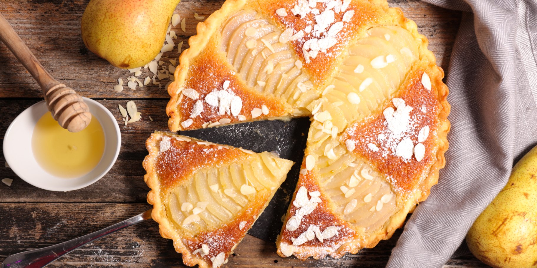 Пиріг з грушами та мигдалем