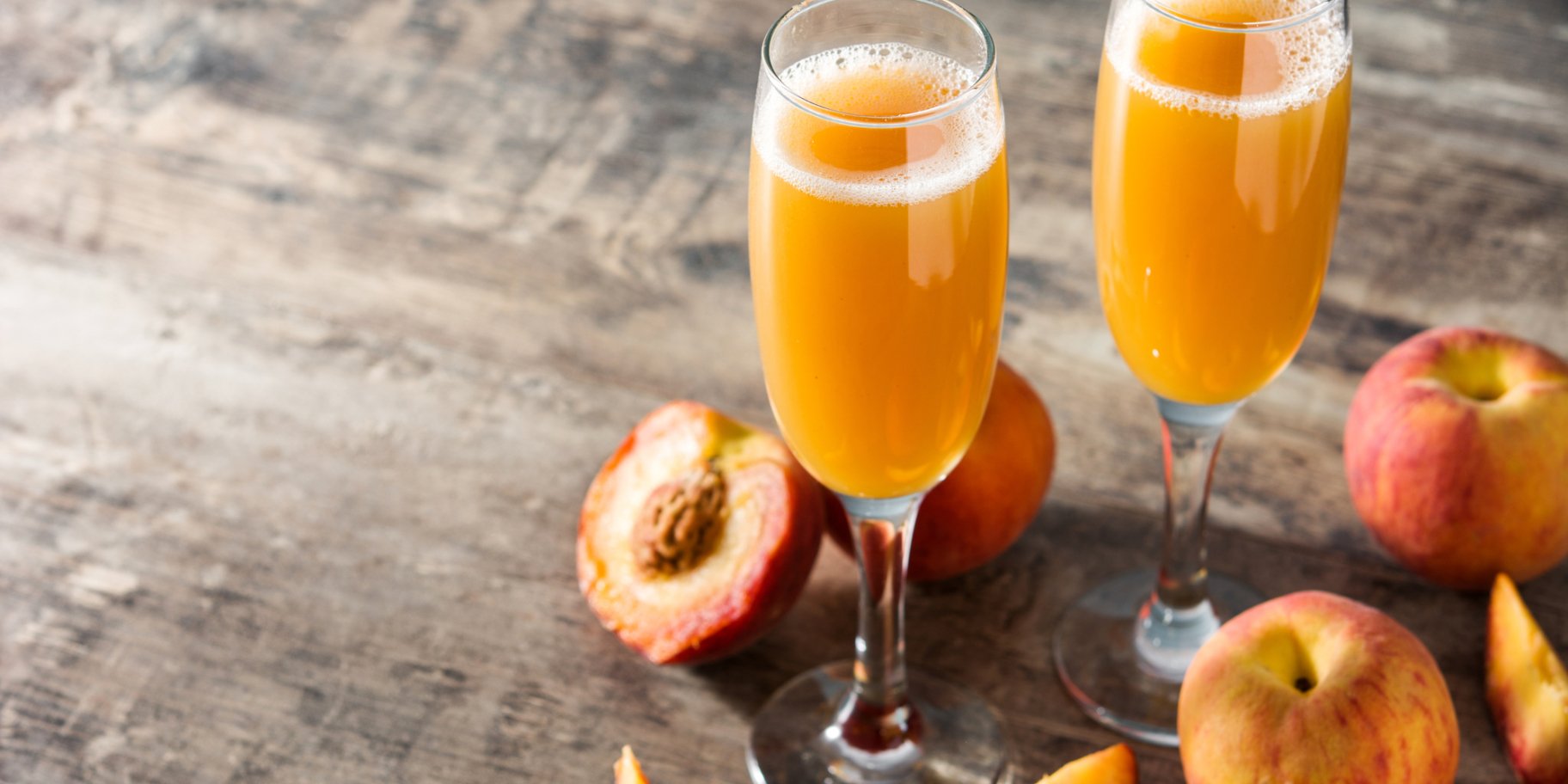 Персиковий коктейль з шампанським