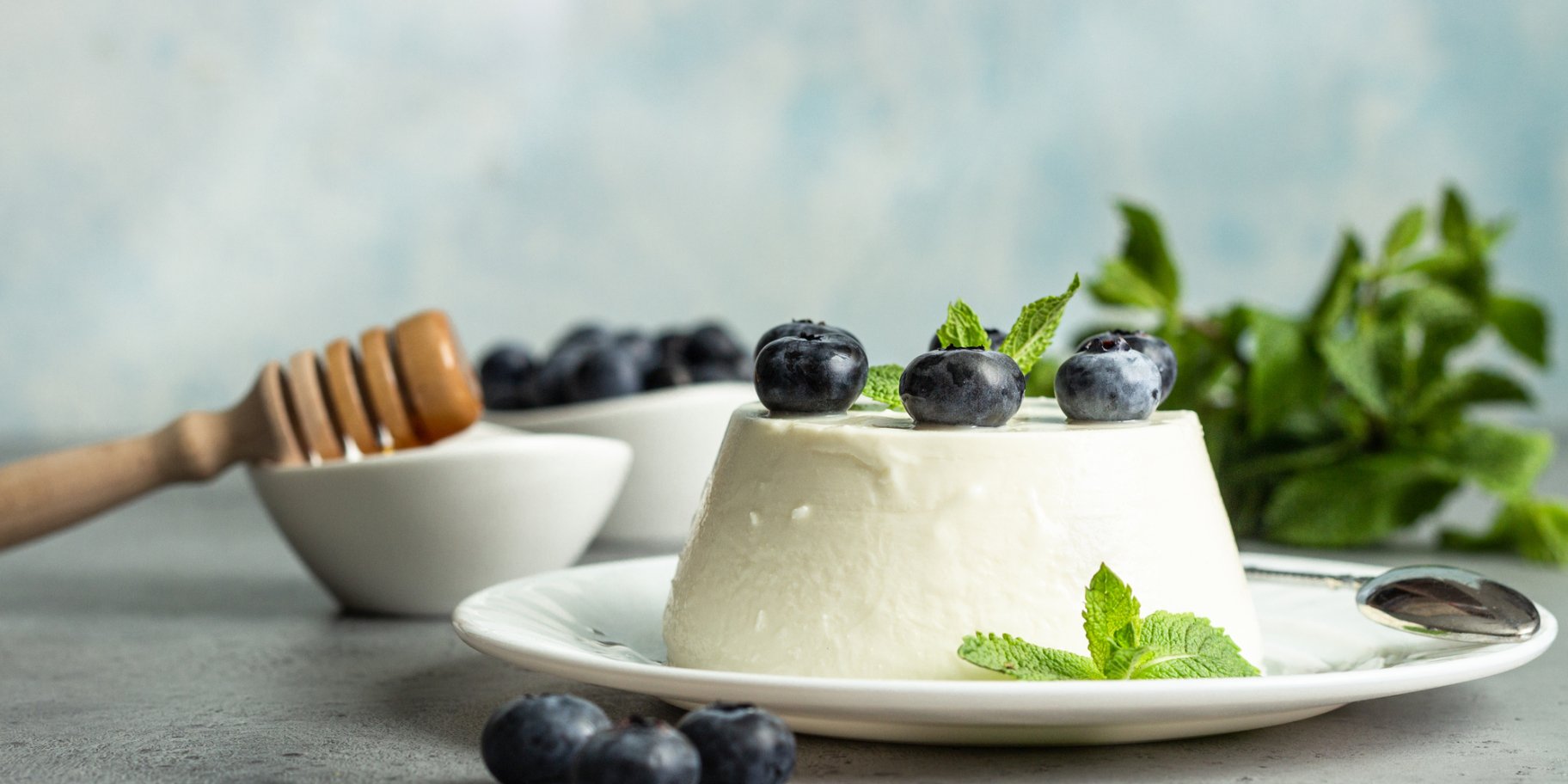 Сирний десерт з чорницею і лимоном