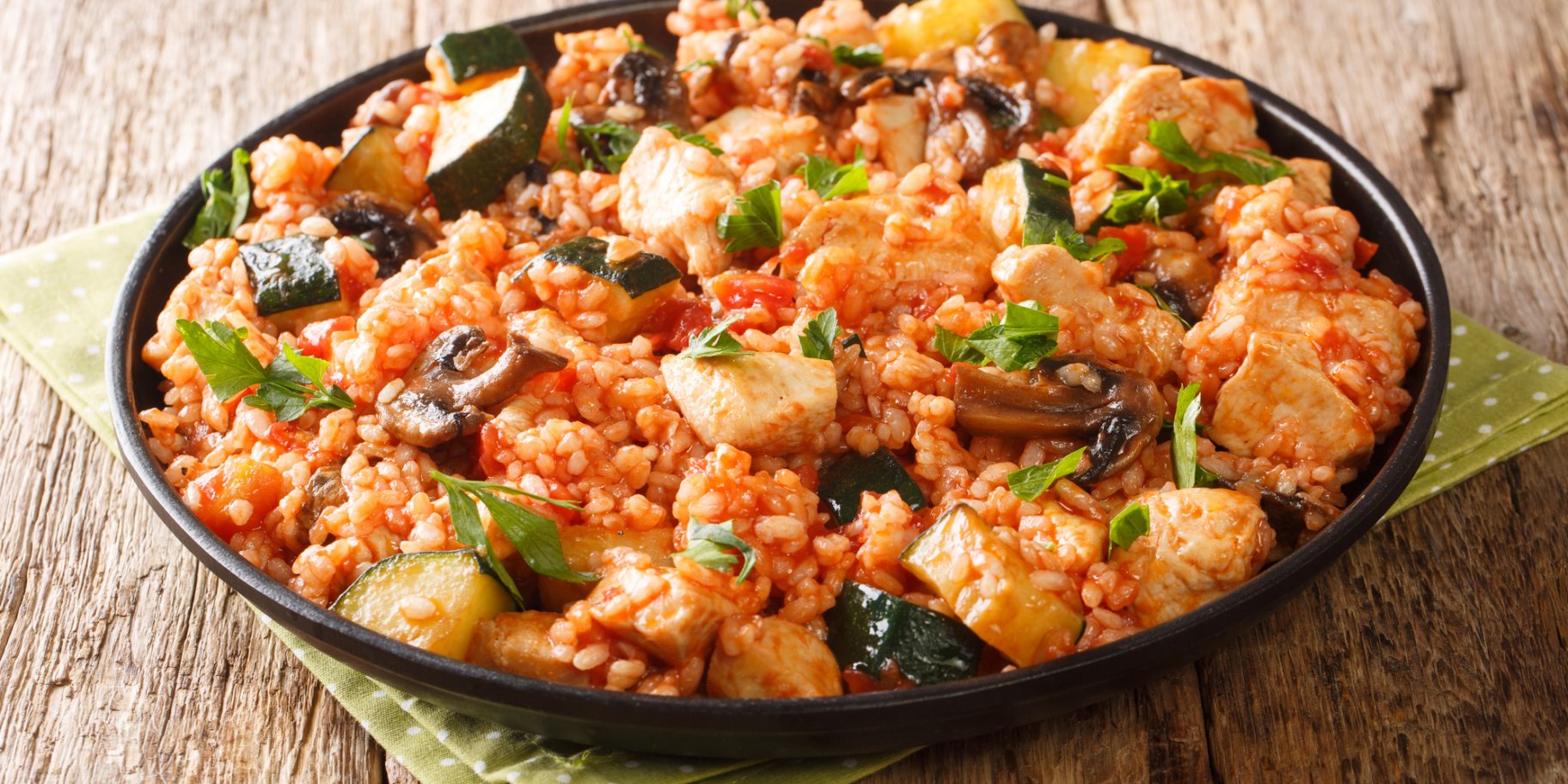 Рис з куркою, печерицями і кабачками